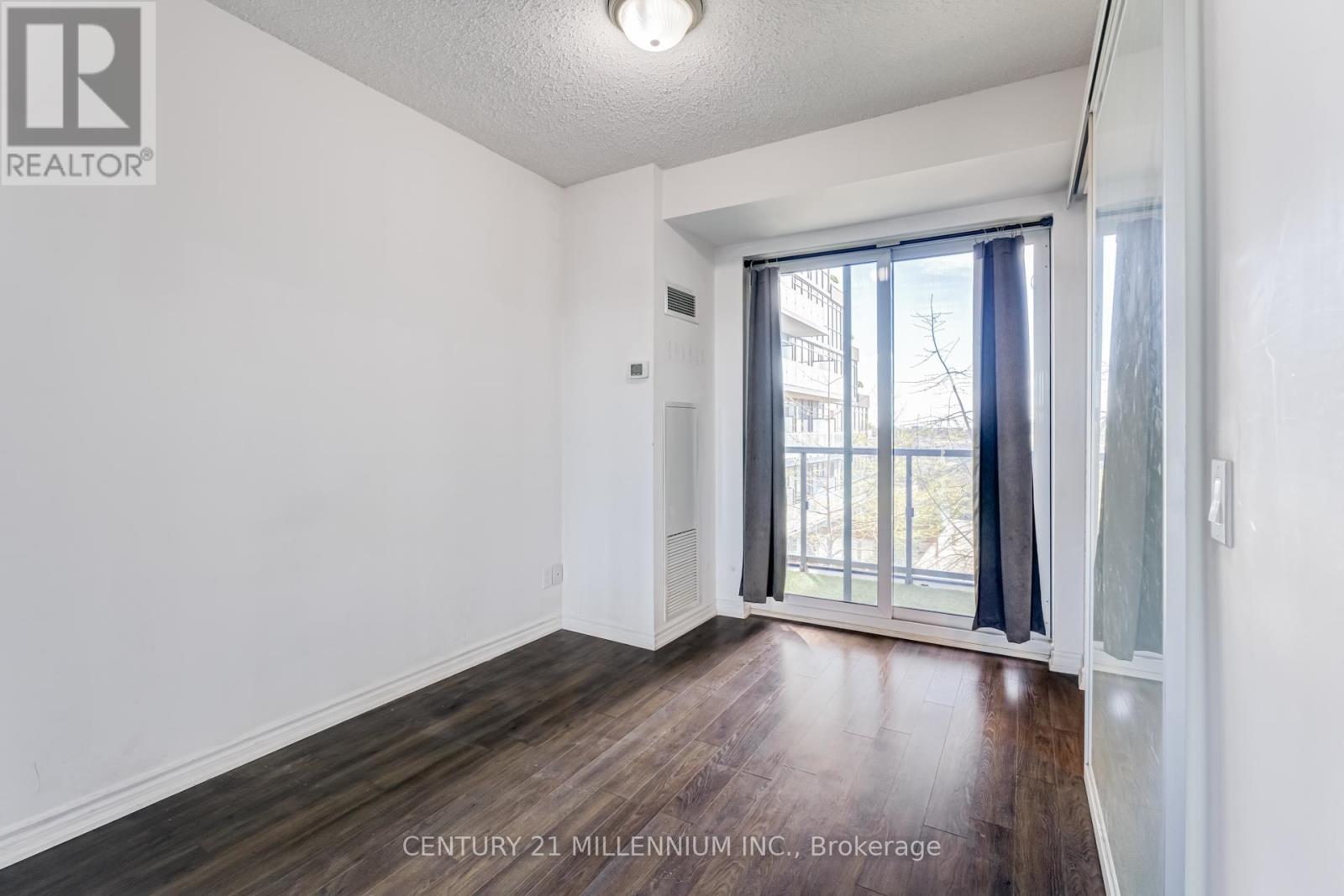821 - 15 James Finlay Way Property Photo 15