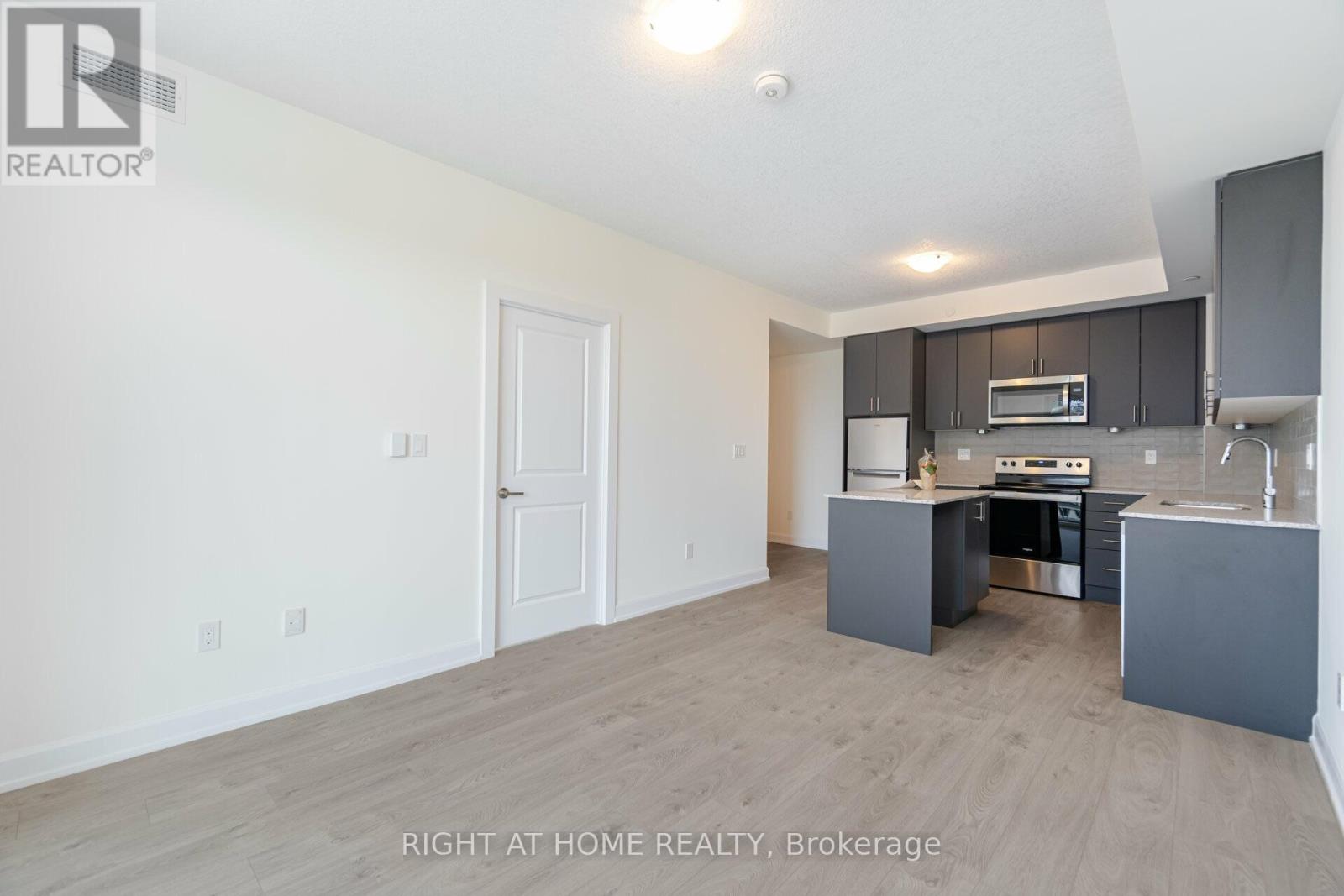 1806 - 3220 William Coltson Avenue Property Photo 8