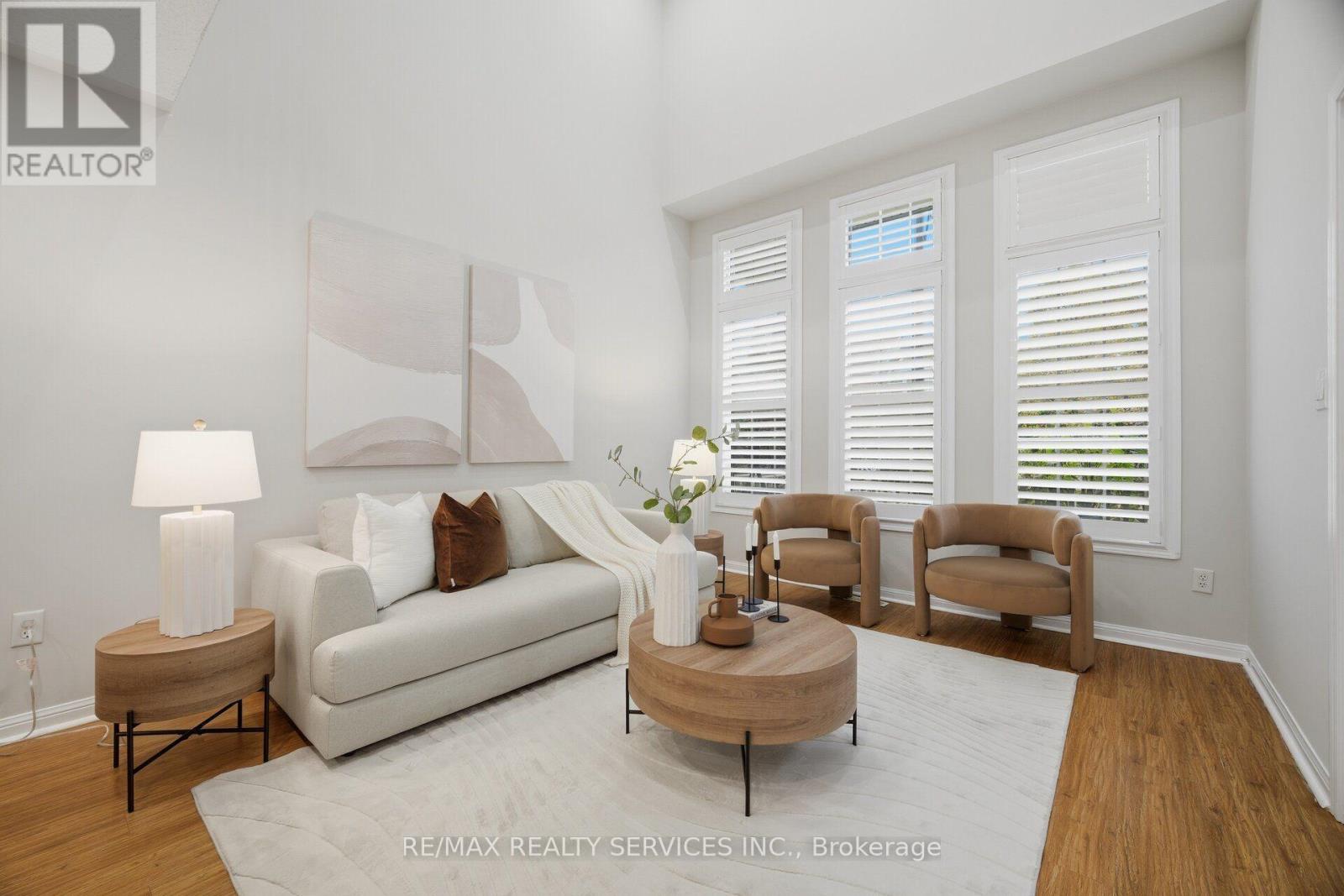 881 Lancaster Boulevard Property Photo 12
