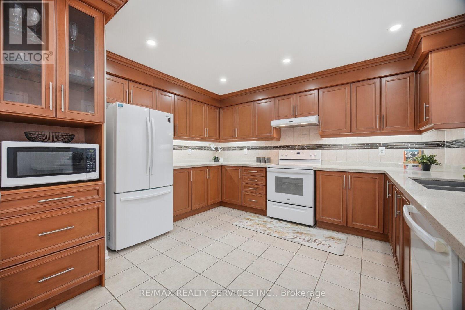 881 Lancaster Boulevard Property Photo 21