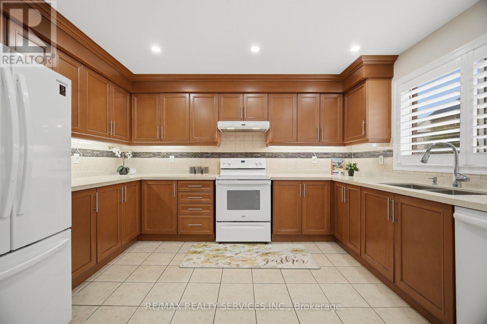 881 Lancaster Boulevard Property Photo 23