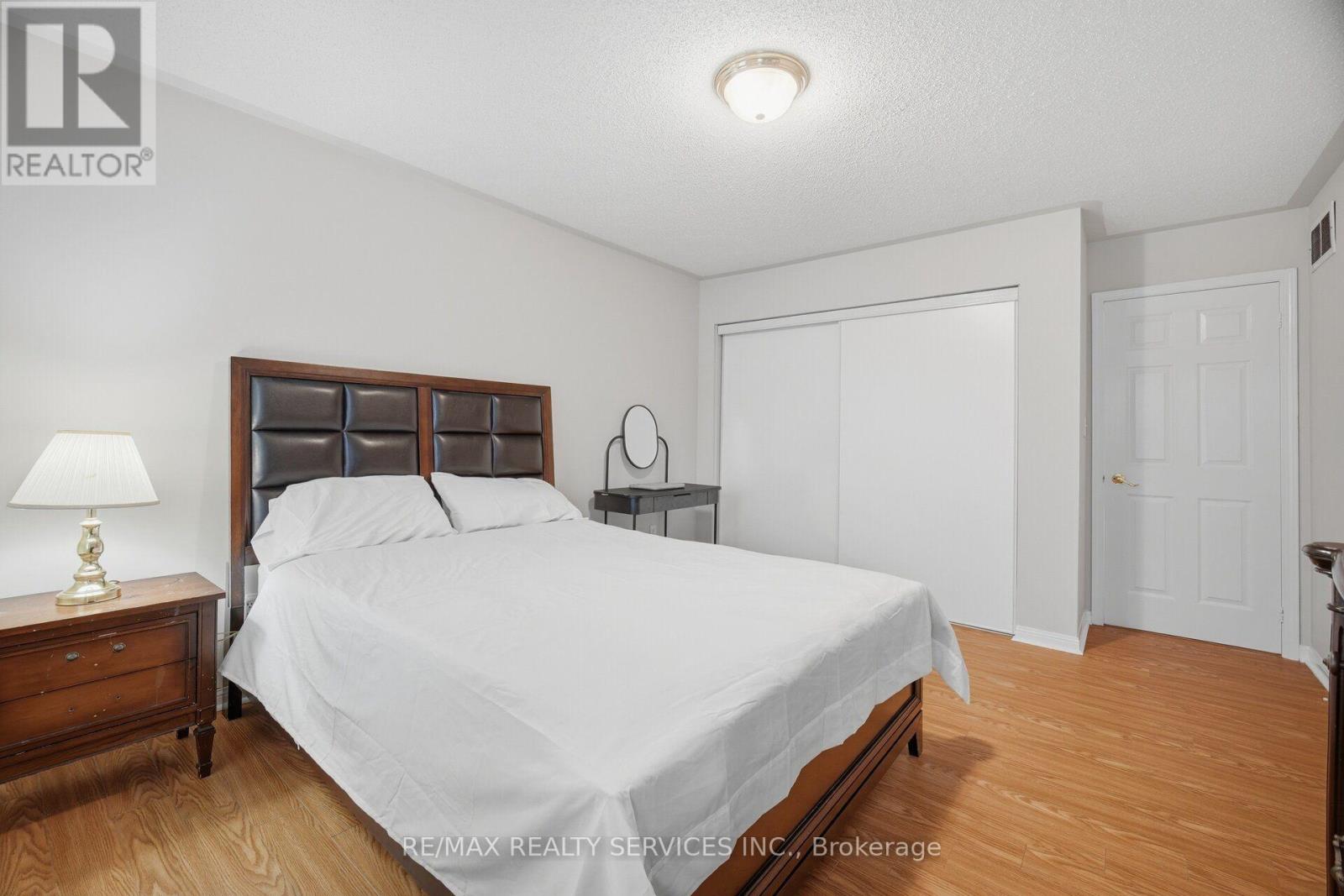 881 Lancaster Boulevard Property Photo 37