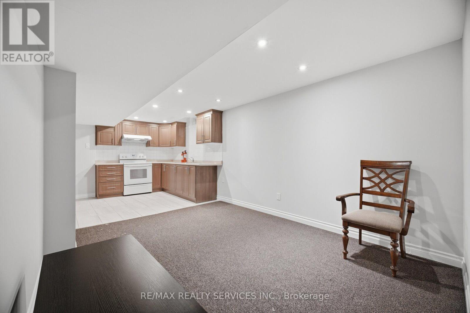 881 Lancaster Boulevard Property Photo 40