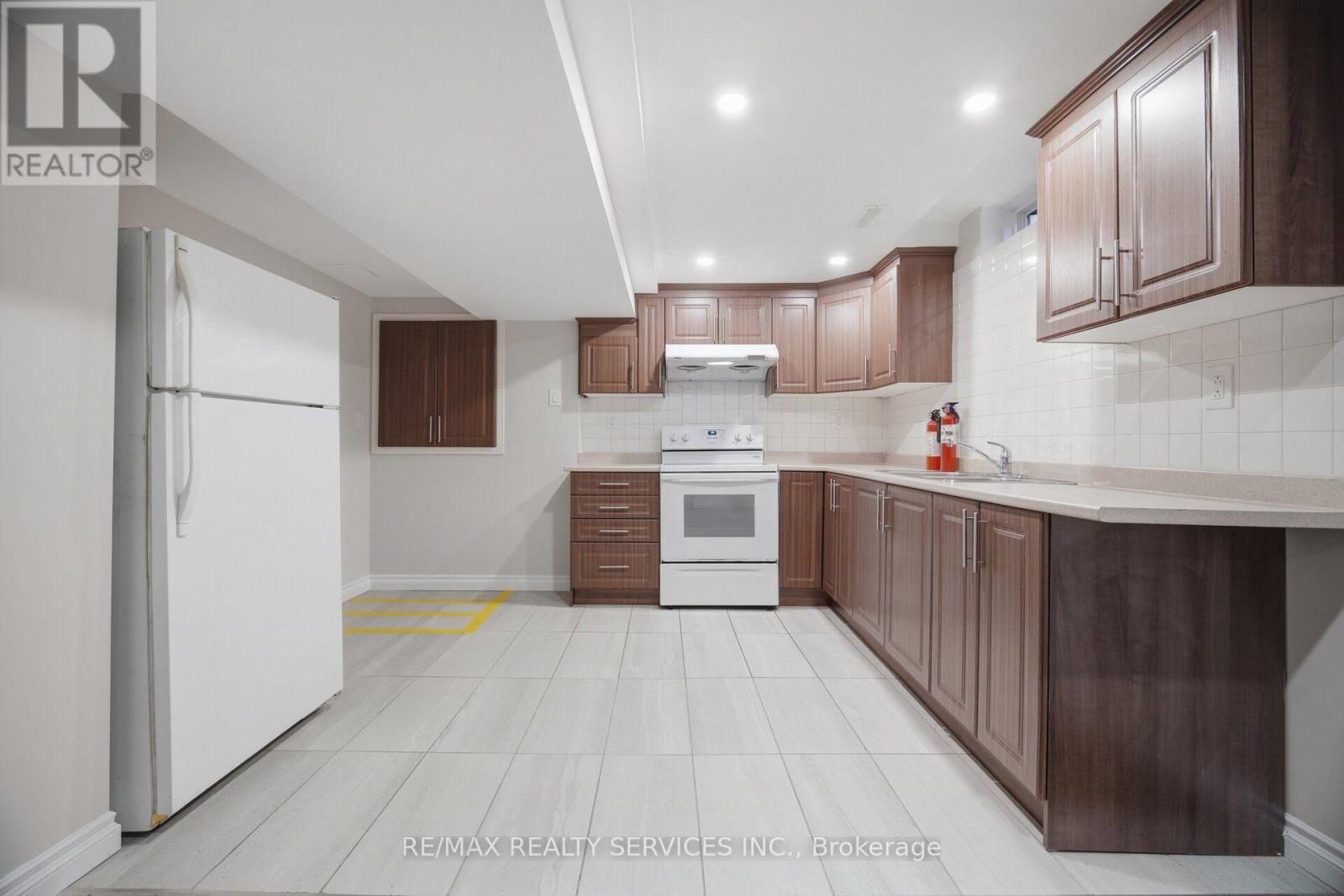 881 Lancaster Boulevard Property Photo 42
