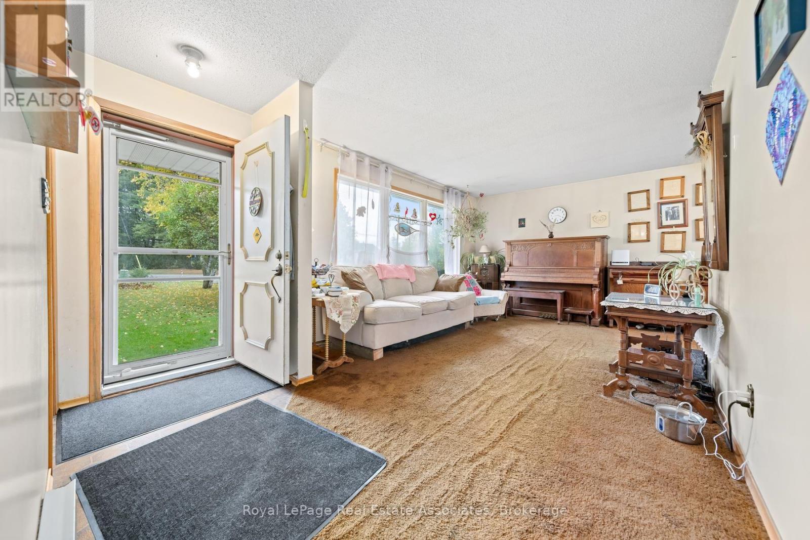 13330 5 Side Road Property Photo 9