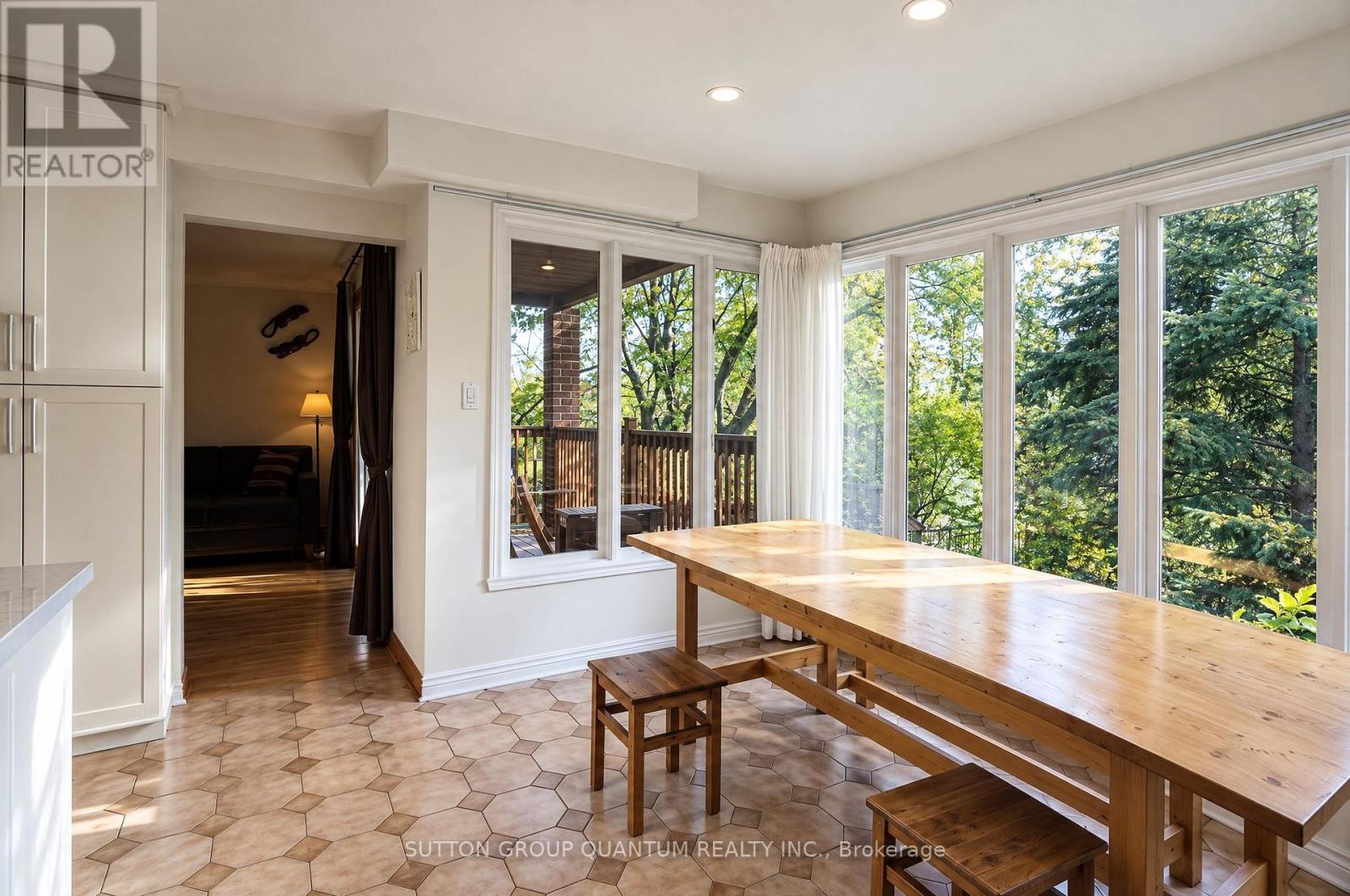 5254 Charnwood Crescent Property Photo 7