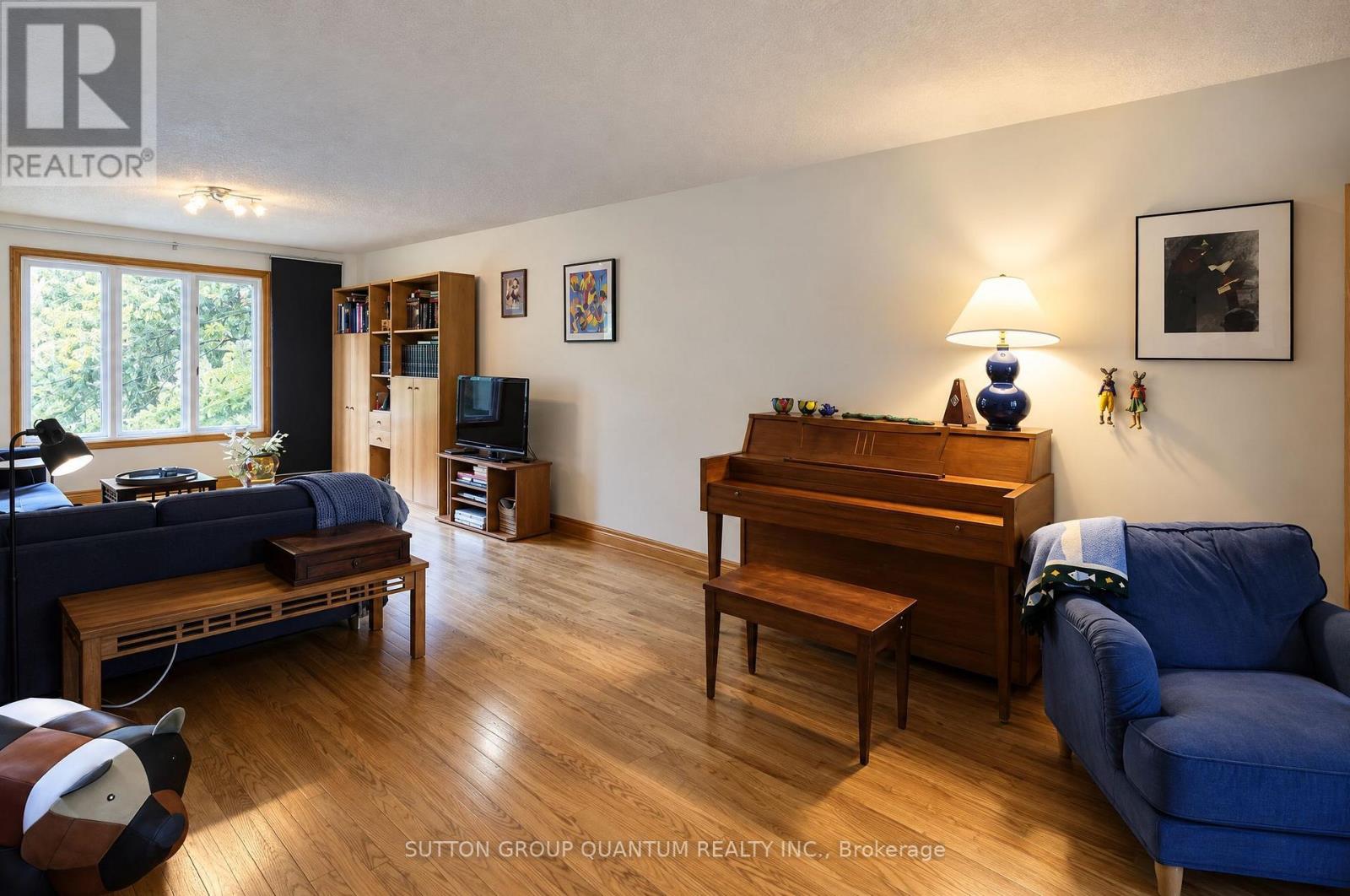 5254 Charnwood Crescent Property Photo 13