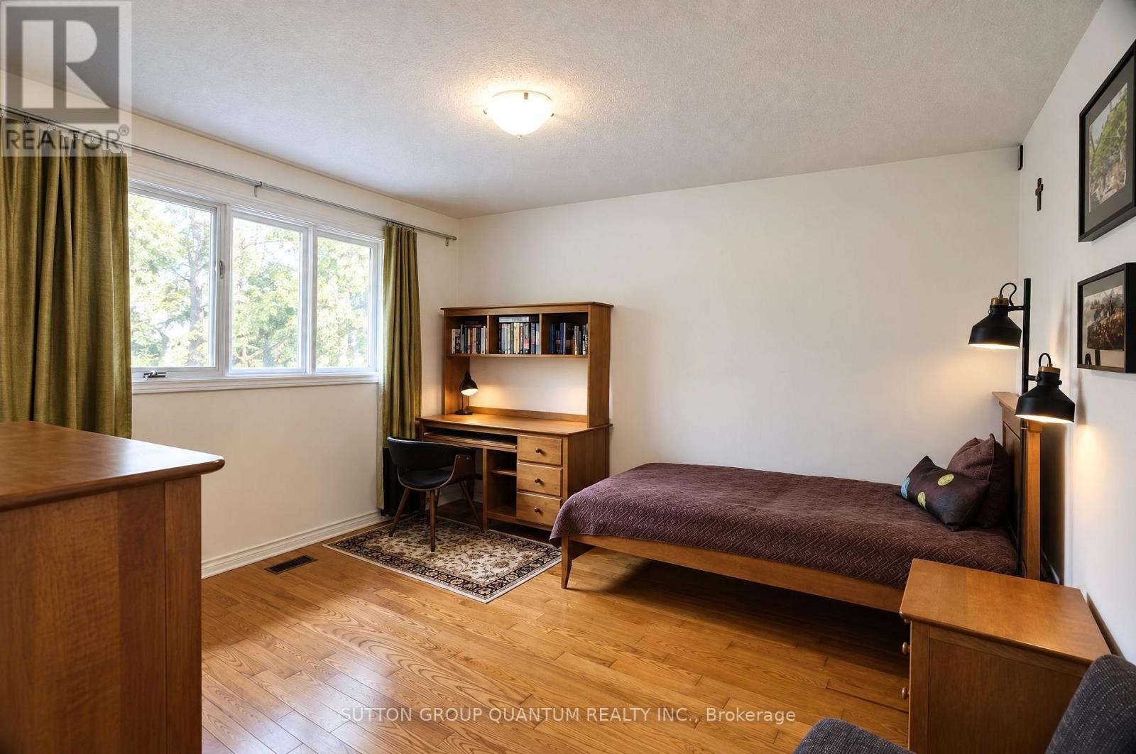 5254 Charnwood Crescent Property Photo 21