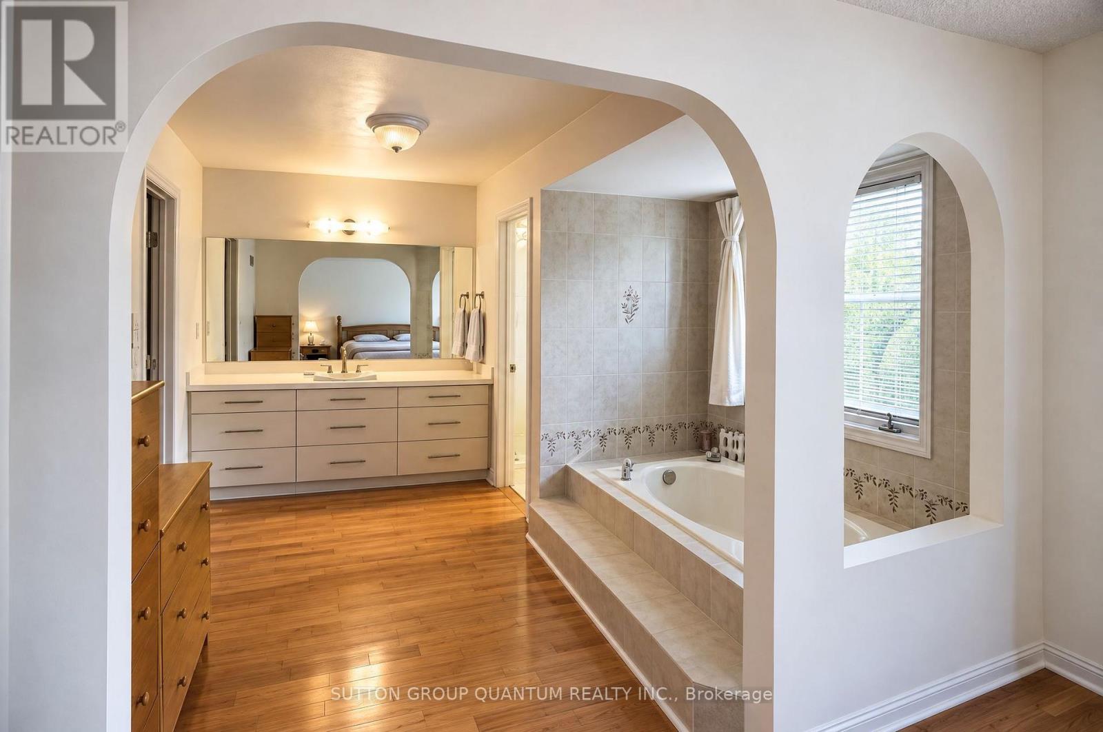 5254 Charnwood Crescent Property Photo 25