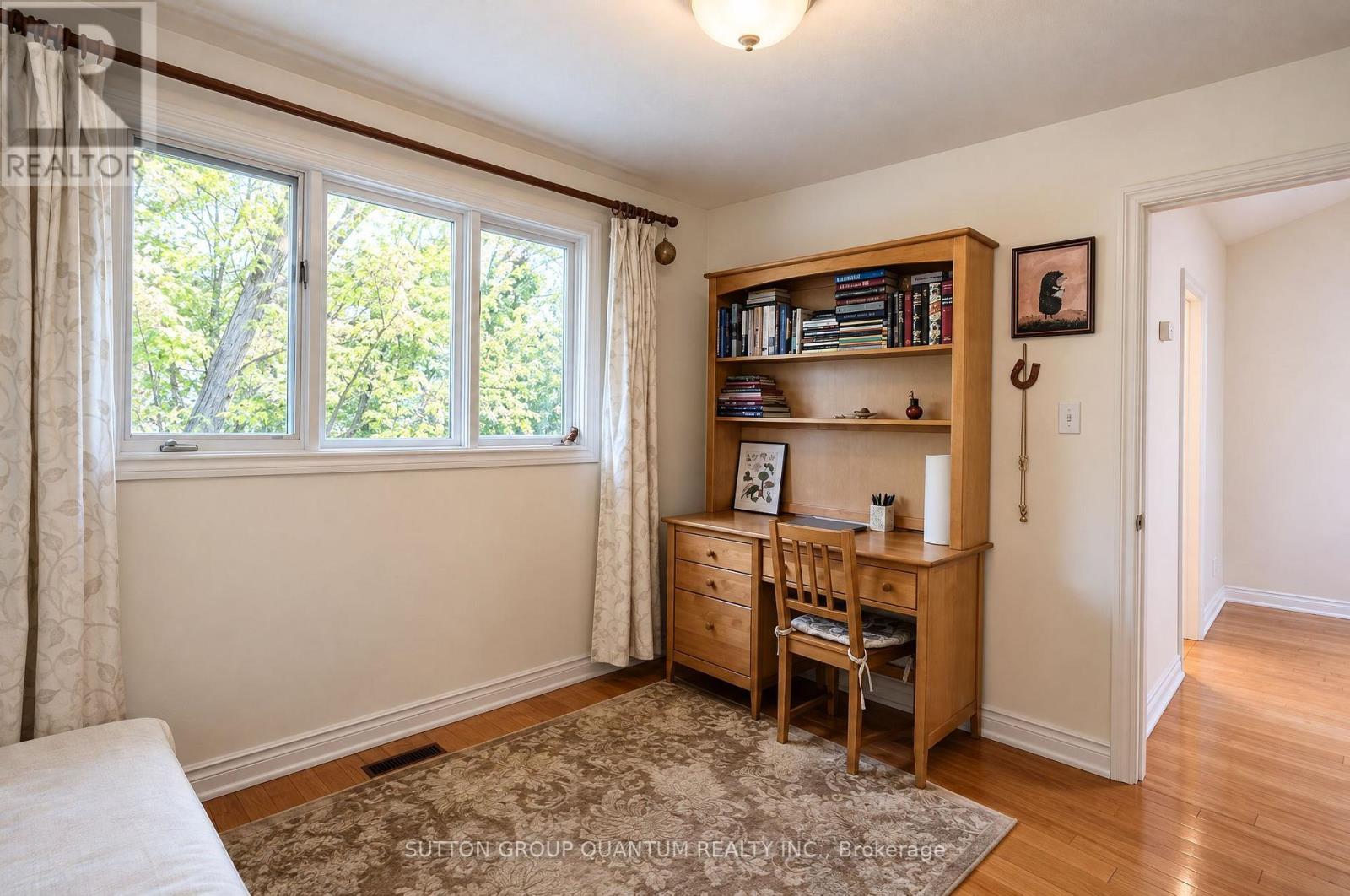 5254 Charnwood Crescent Property Photo 28
