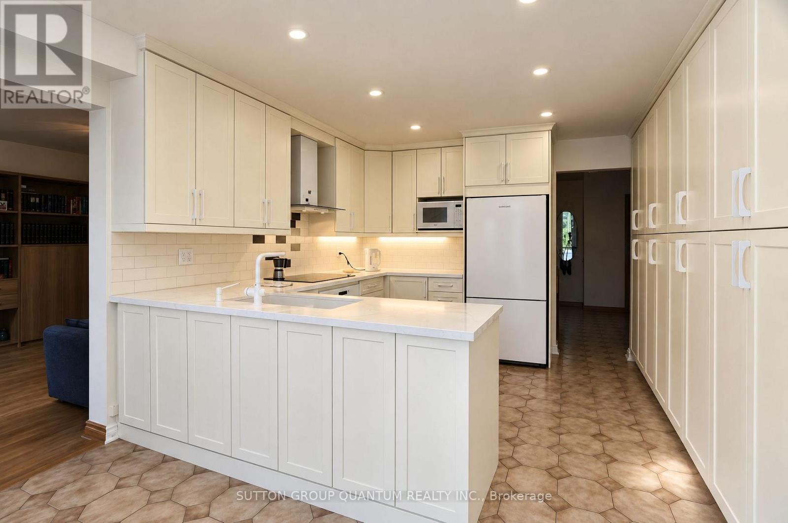 5254 Charnwood Crescent Property Photo 30