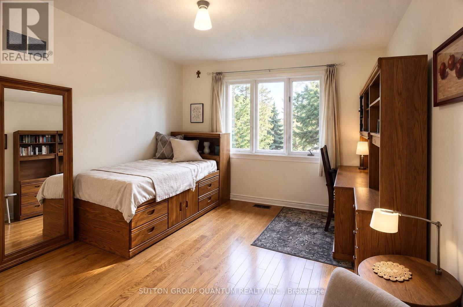 5254 Charnwood Crescent Property Photo 31