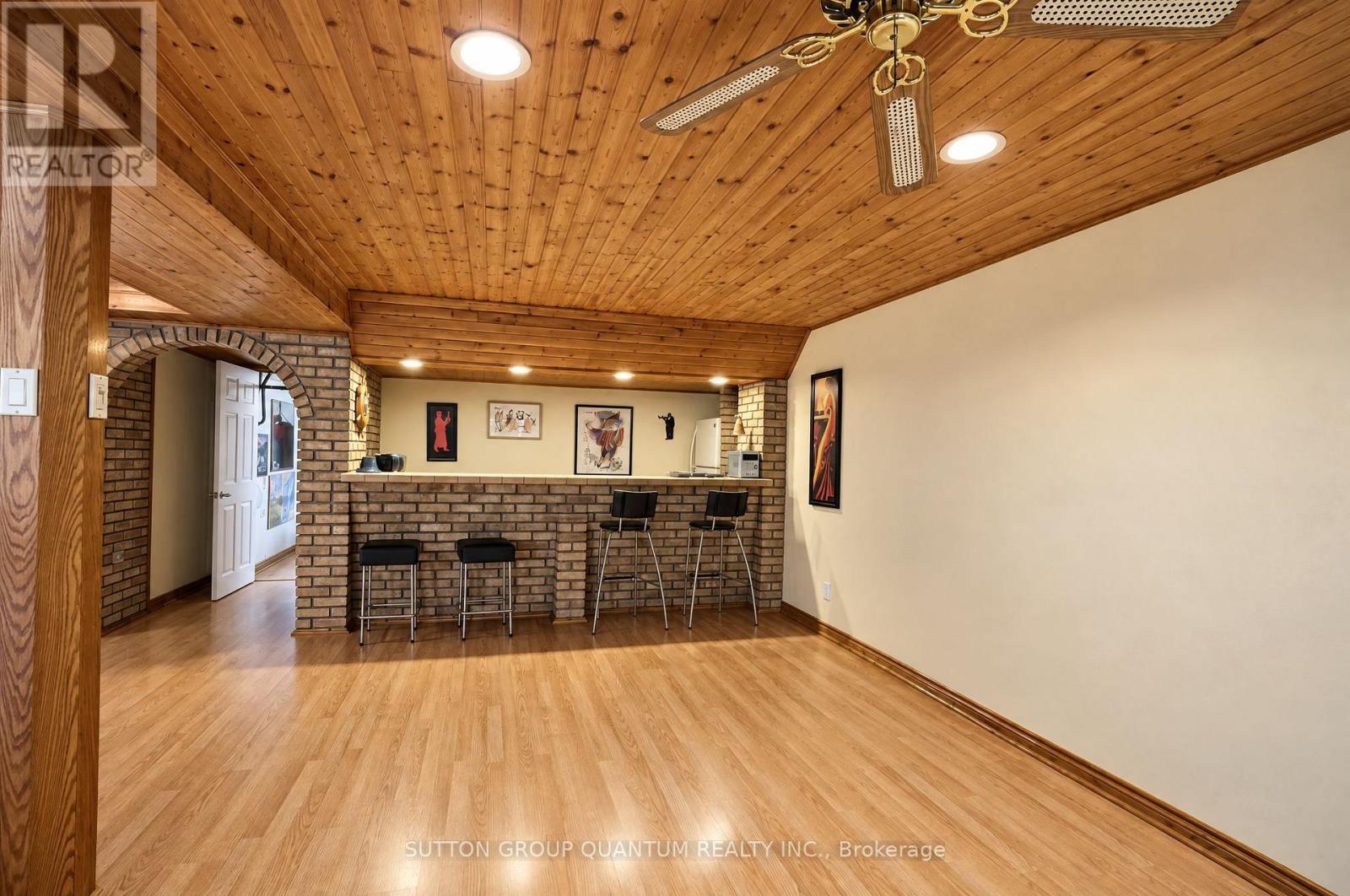5254 Charnwood Crescent Property Photo 32