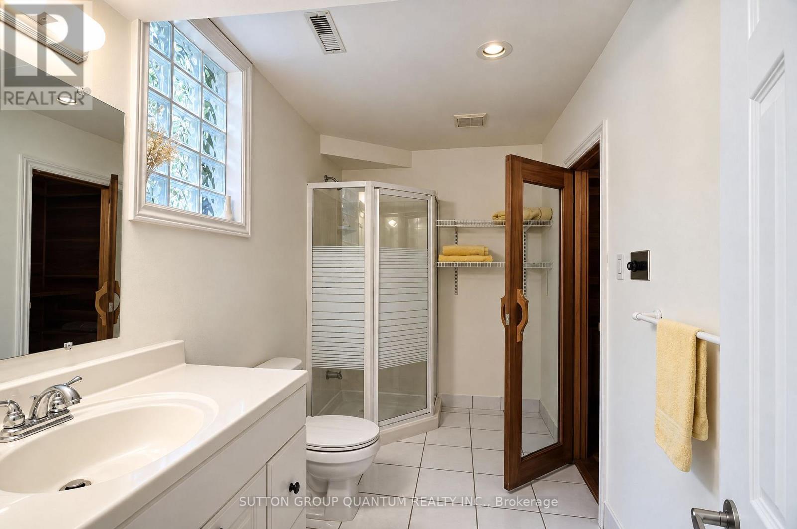 5254 Charnwood Crescent Property Photo 33