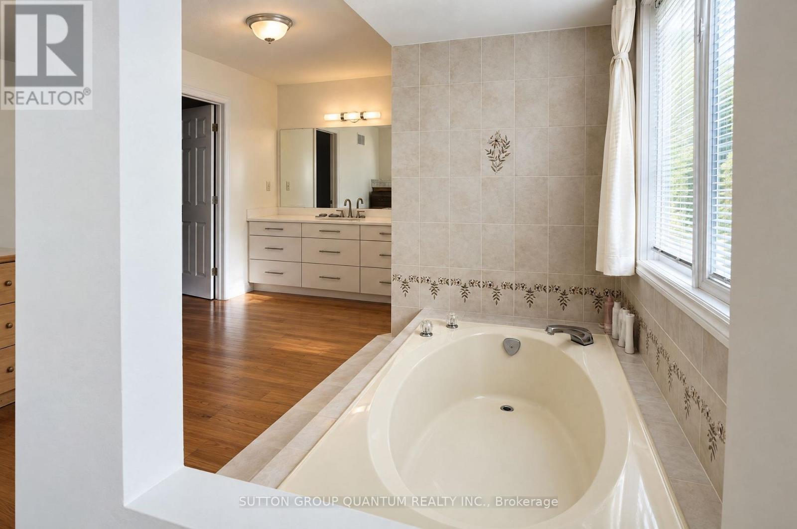 5254 Charnwood Crescent Property Photo 36