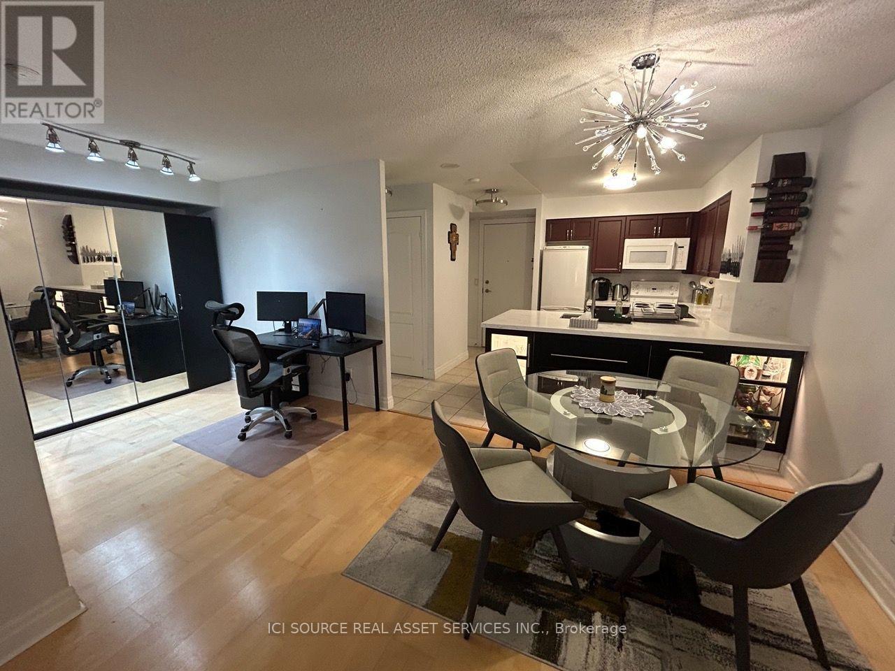 915 - 2121 Lake Shore Boulevard W Property Photo 2