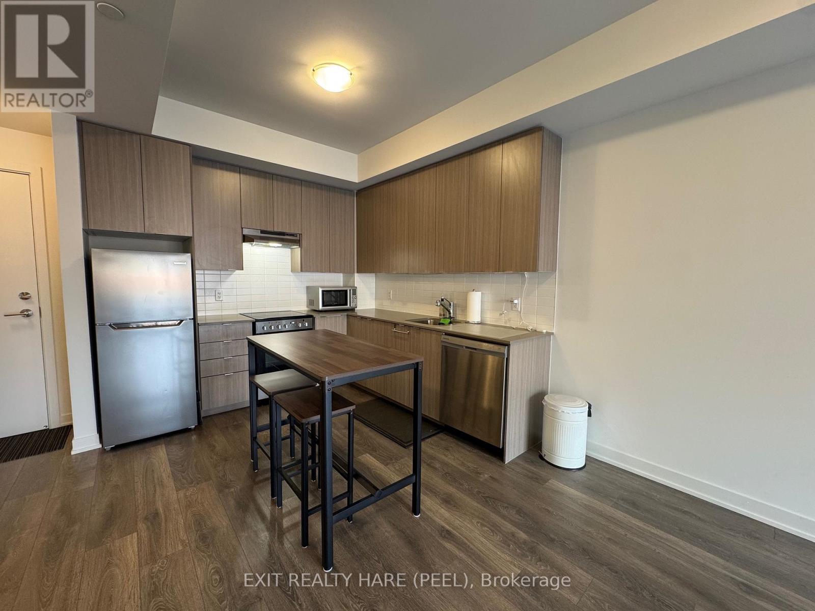115 - 62 Sky Harbour Drive Property Photo 1