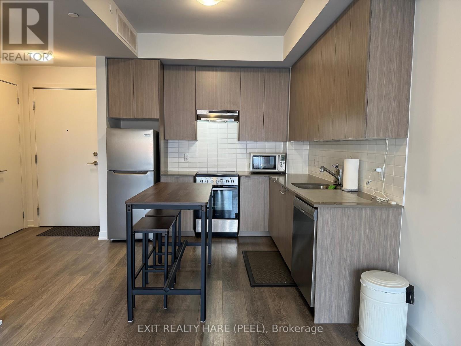 115 - 62 Sky Harbour Drive Property Photo 2