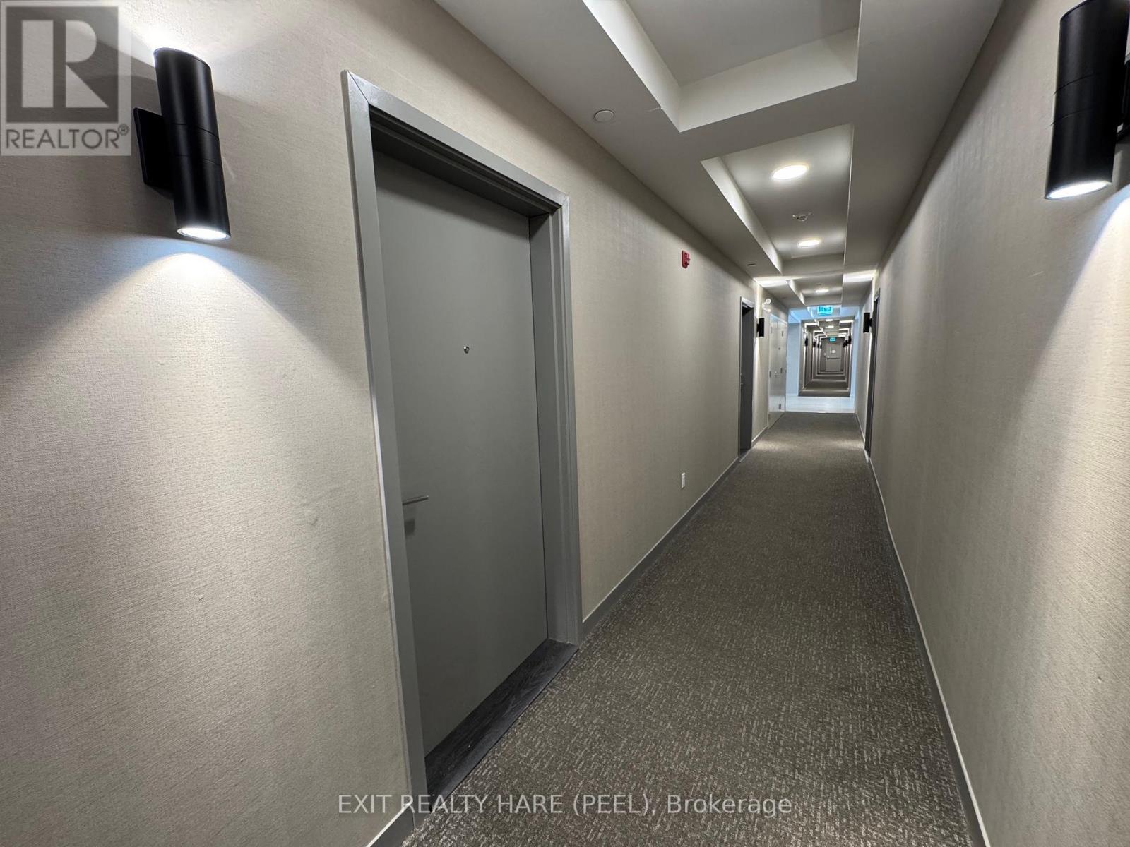 115 - 62 Sky Harbour Drive Property Photo 9