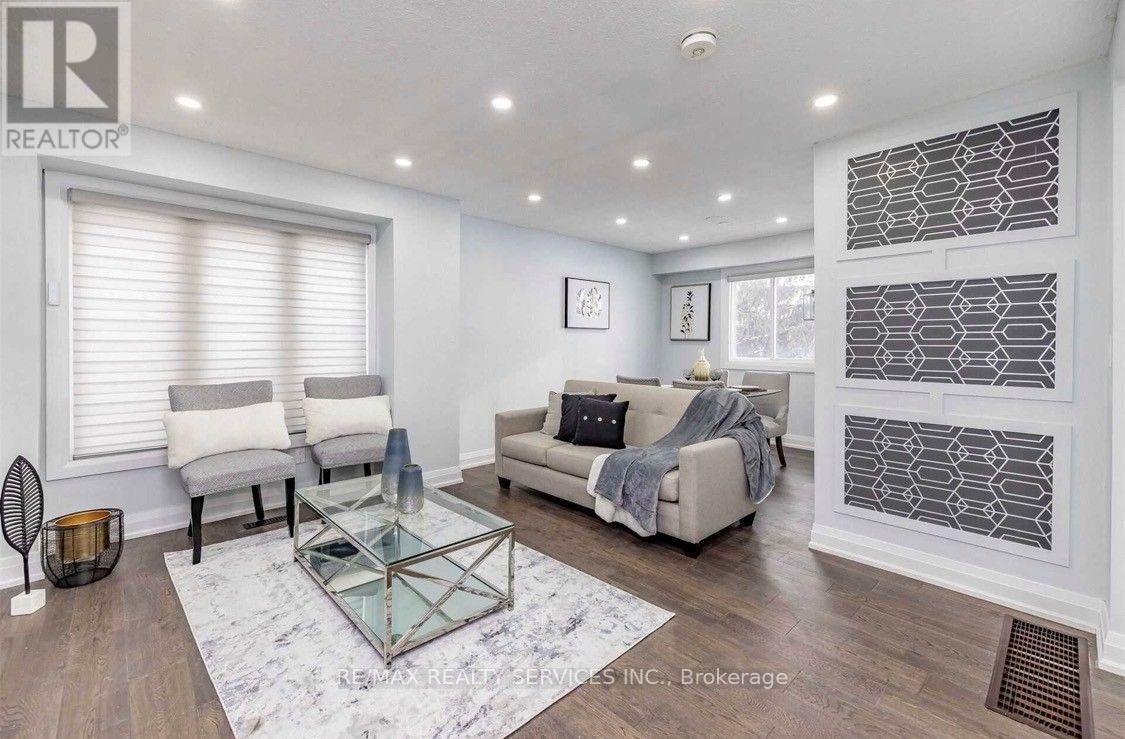52 Roehampton Crescent Property Photo 3