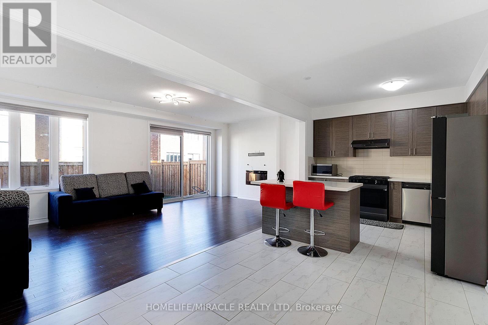 45 Calabria Drive Property Photo 11
