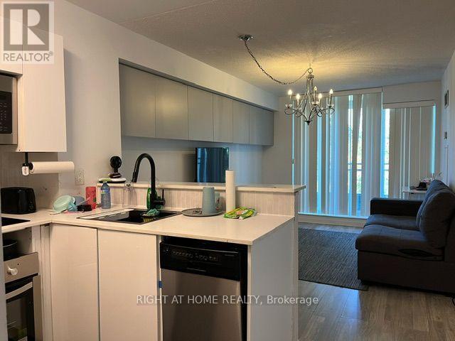 304 - 2119 Lakeshore Boulevard W Property Photo 3