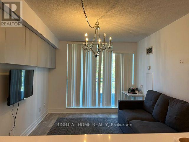304 - 2119 Lakeshore Boulevard W Property Photo 5