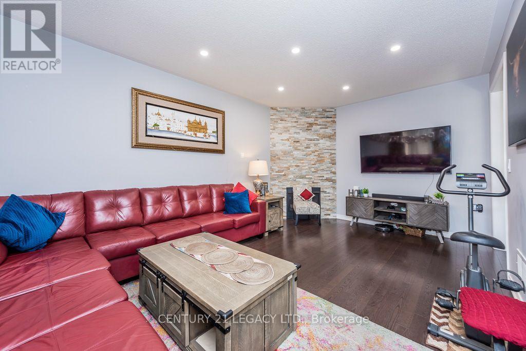 36 Monument Trail Property Photo 15