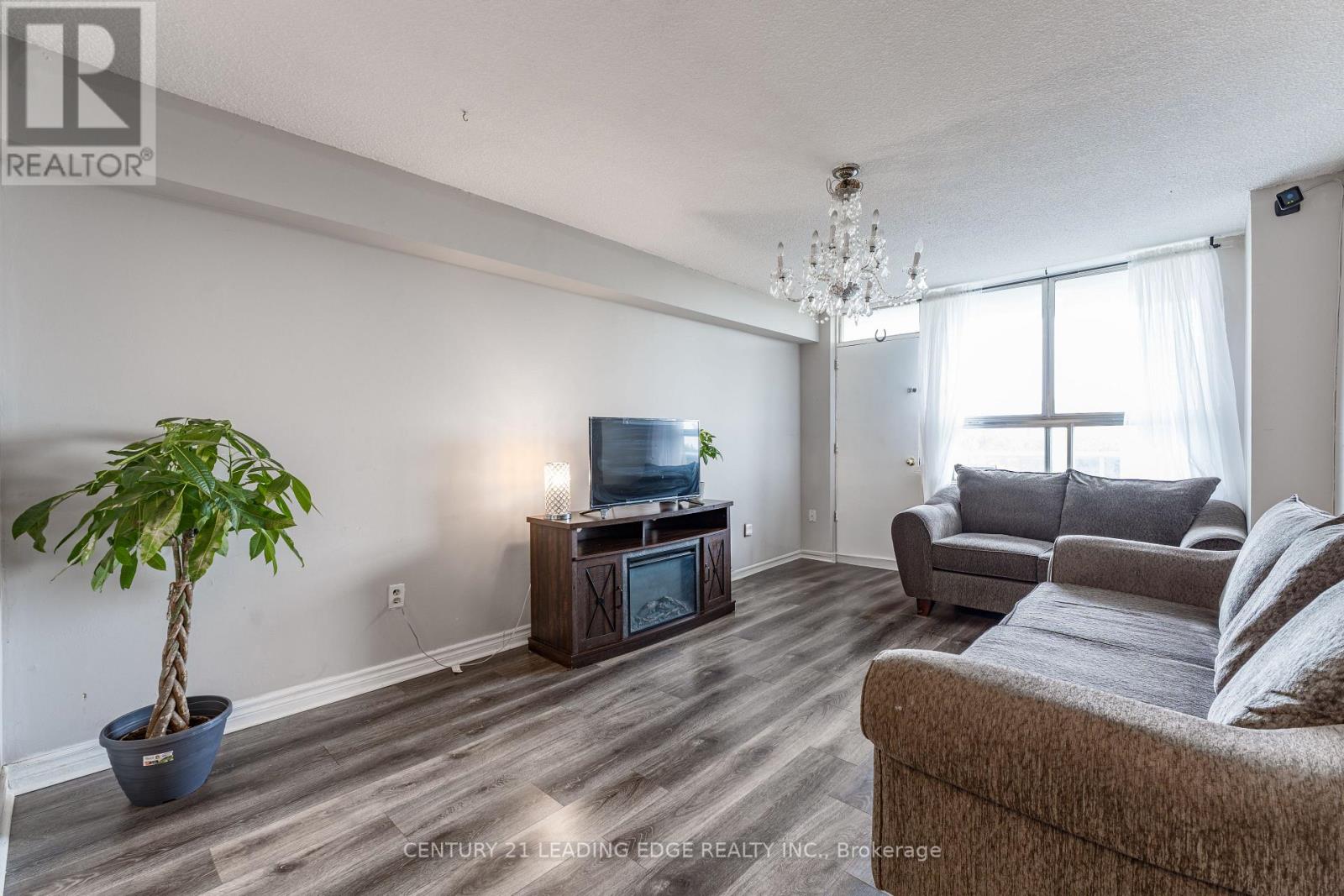 611 - 940 Caledonia Road Property Photo 4