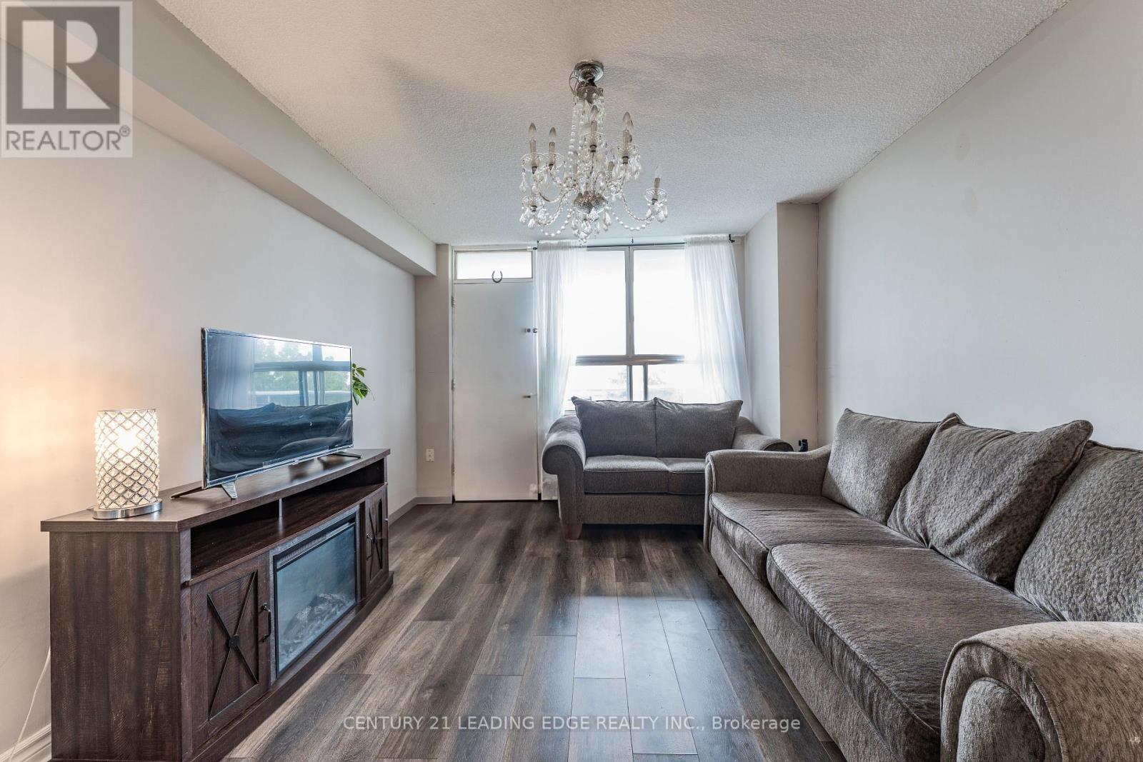 611 - 940 Caledonia Road Property Photo 5