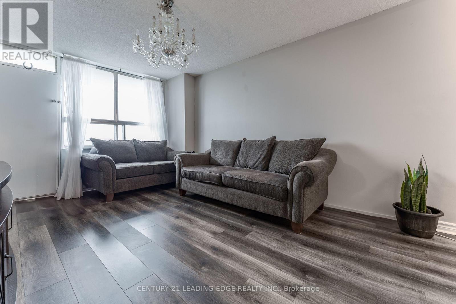 611 - 940 Caledonia Road Property Photo 6