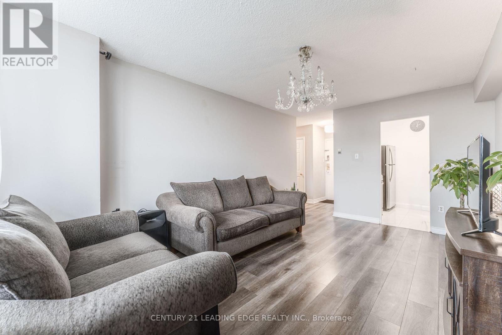 611 - 940 Caledonia Road Property Photo 7
