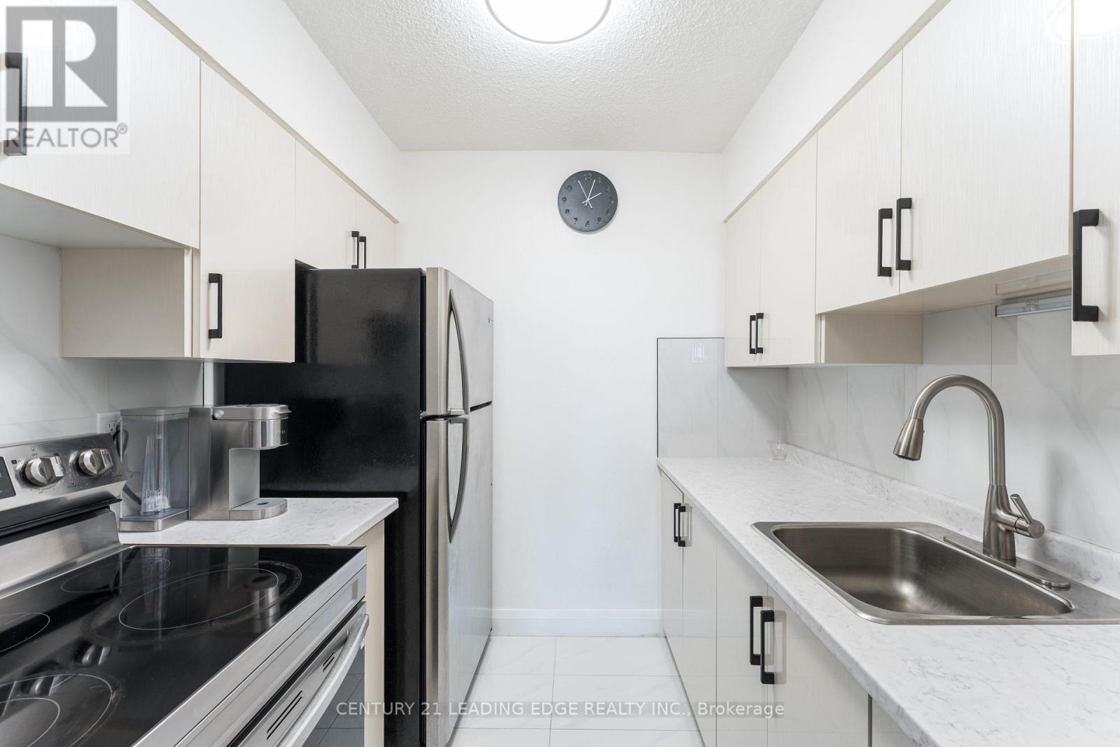 611 - 940 Caledonia Road Property Photo 8