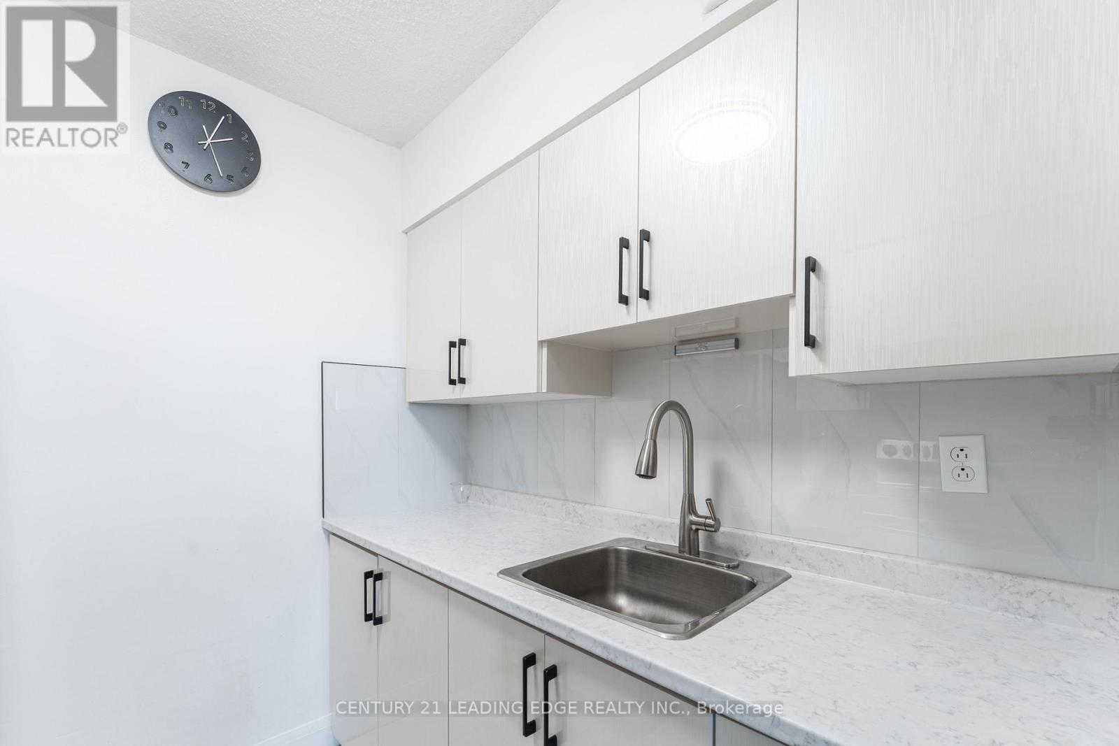 611 - 940 Caledonia Road Property Photo 10