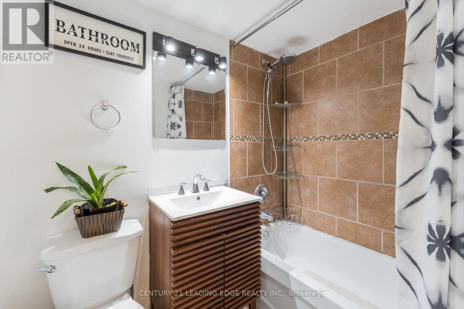 611 - 940 Caledonia Road Property Photo 14