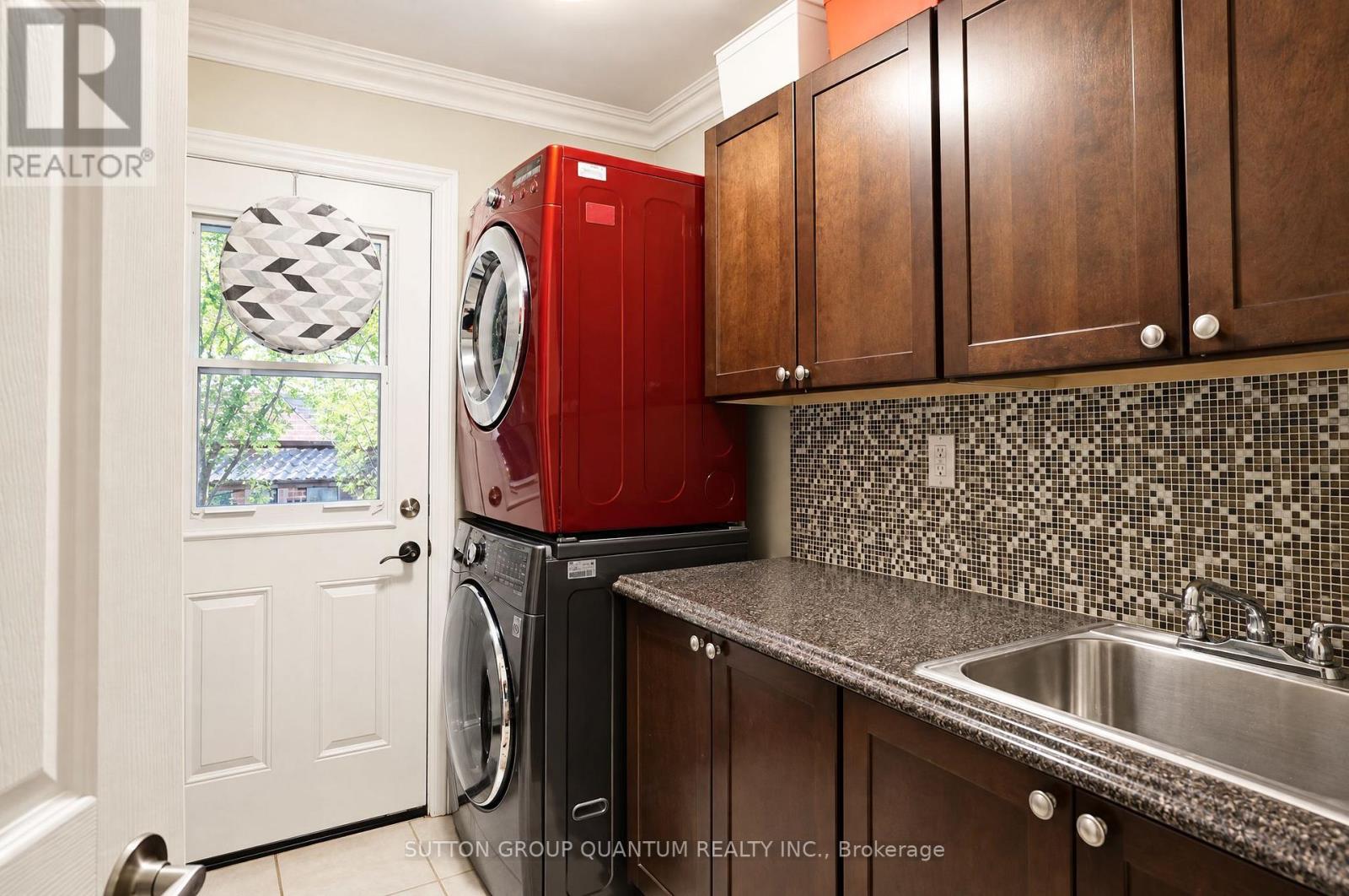1005 Fredonia Drive Property Photo 24