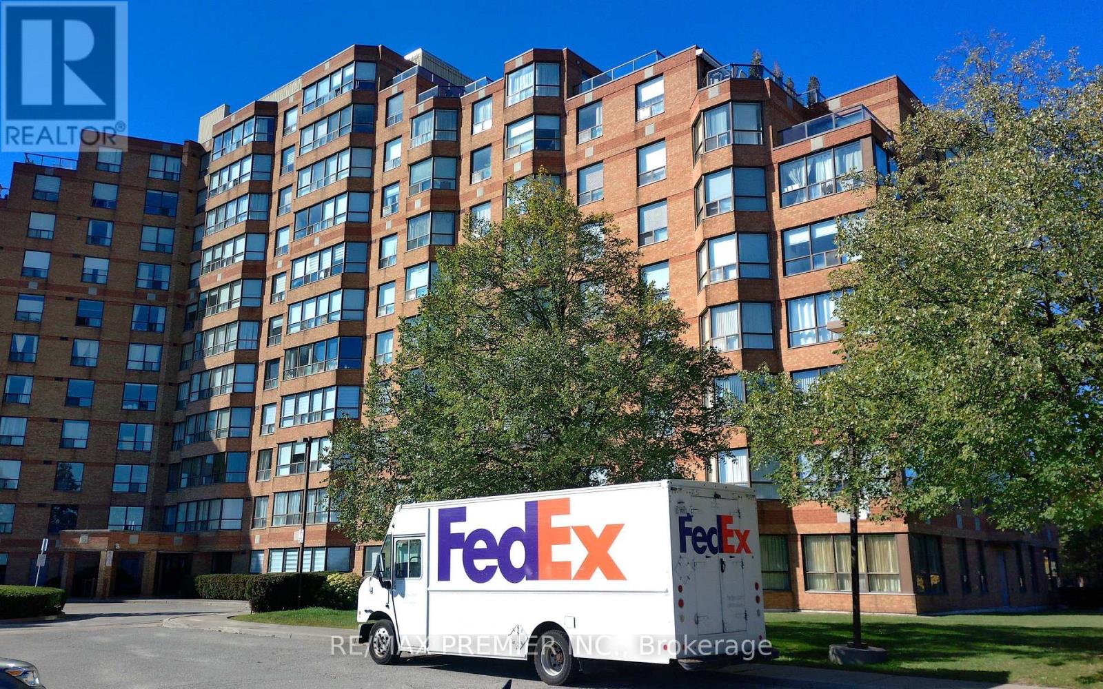 212 - 6 HUMBERLINE DRIVE Property Photo 1