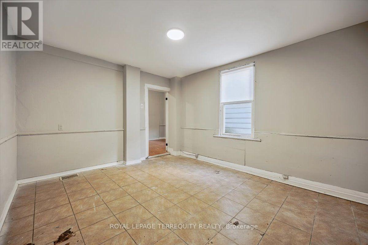 Flat #1 - 164 Main Street N Property Photo 6