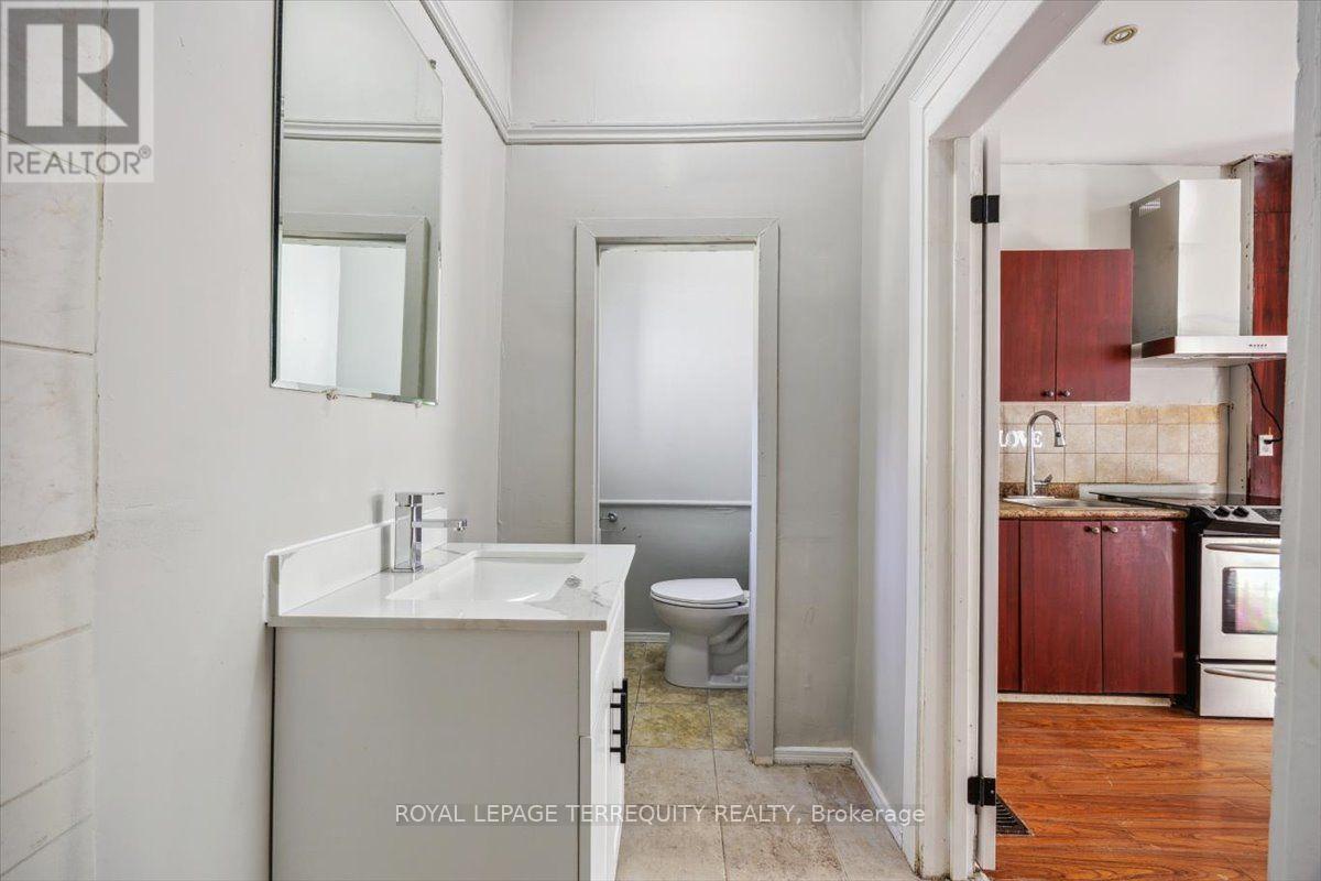 Flat #1 - 164 Main Street N Property Photo 14