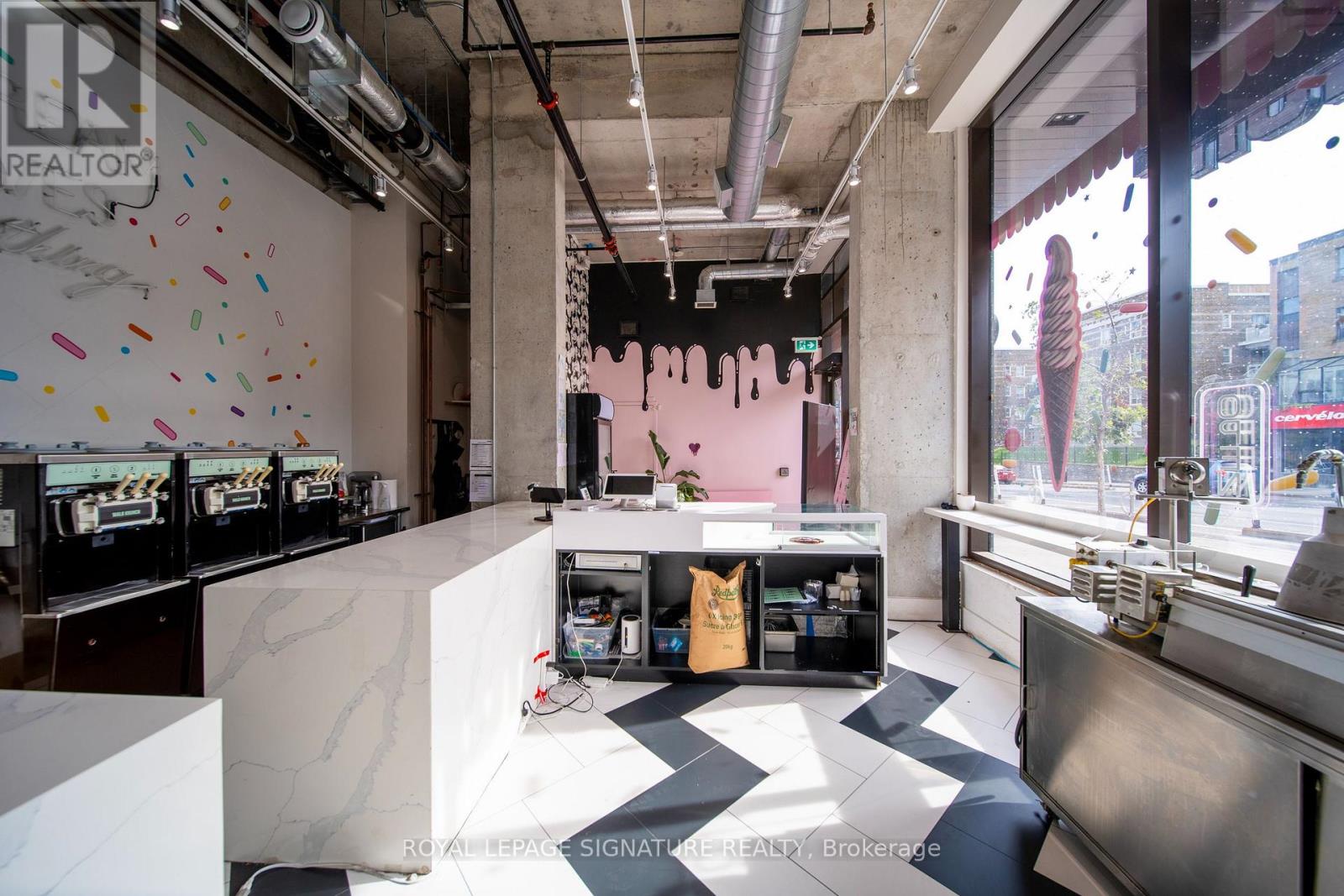 Unit A - 2114 Bloor Street W Property Photo 7