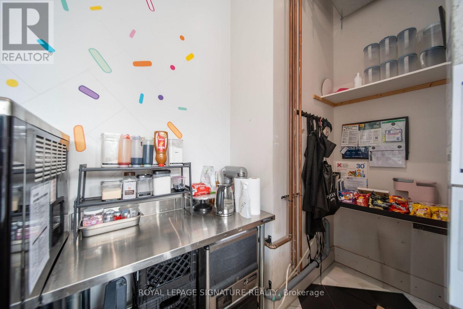 Unit A - 2114 Bloor Street W Property Photo 10