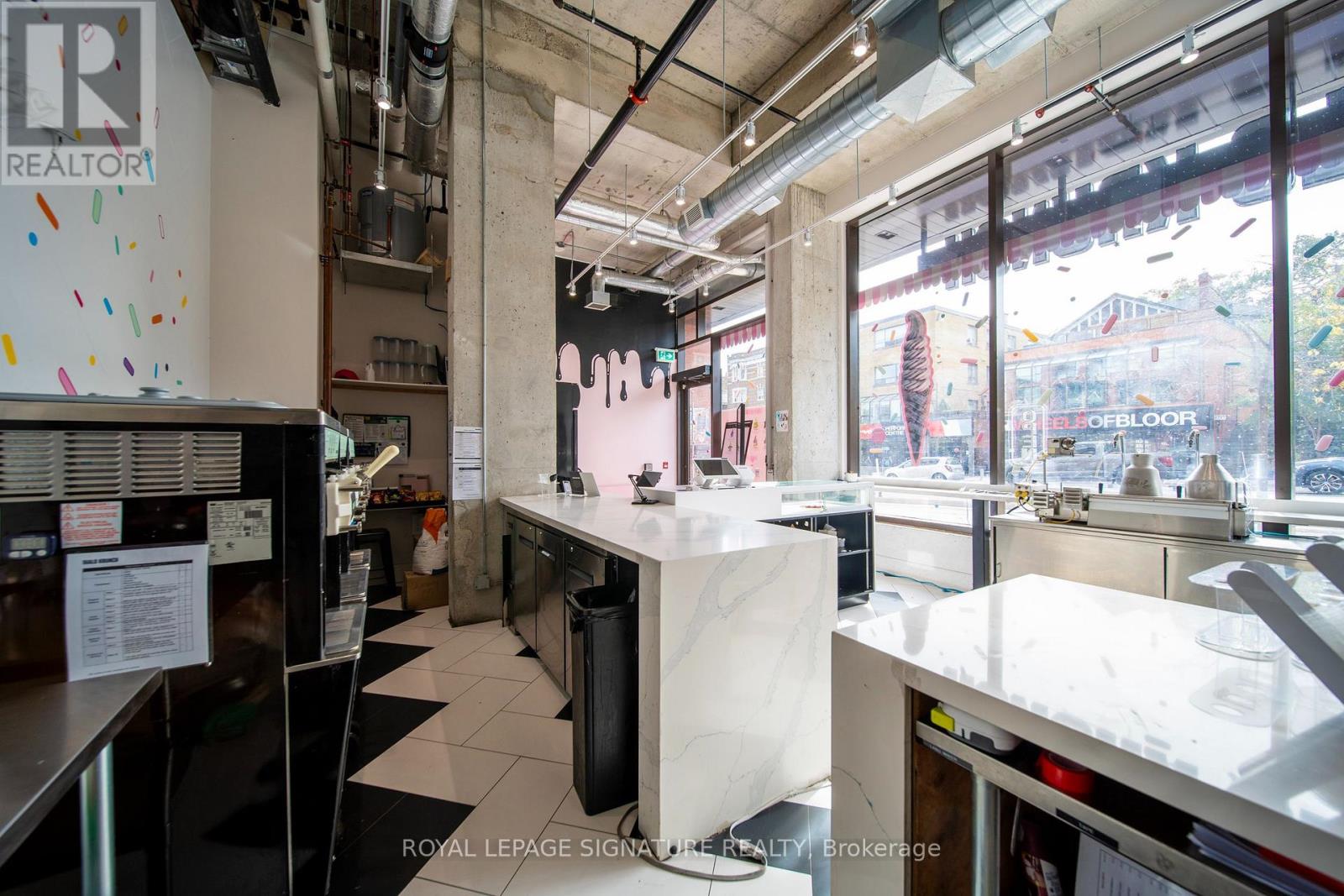 Unit A - 2114 Bloor Street W Property Photo 11