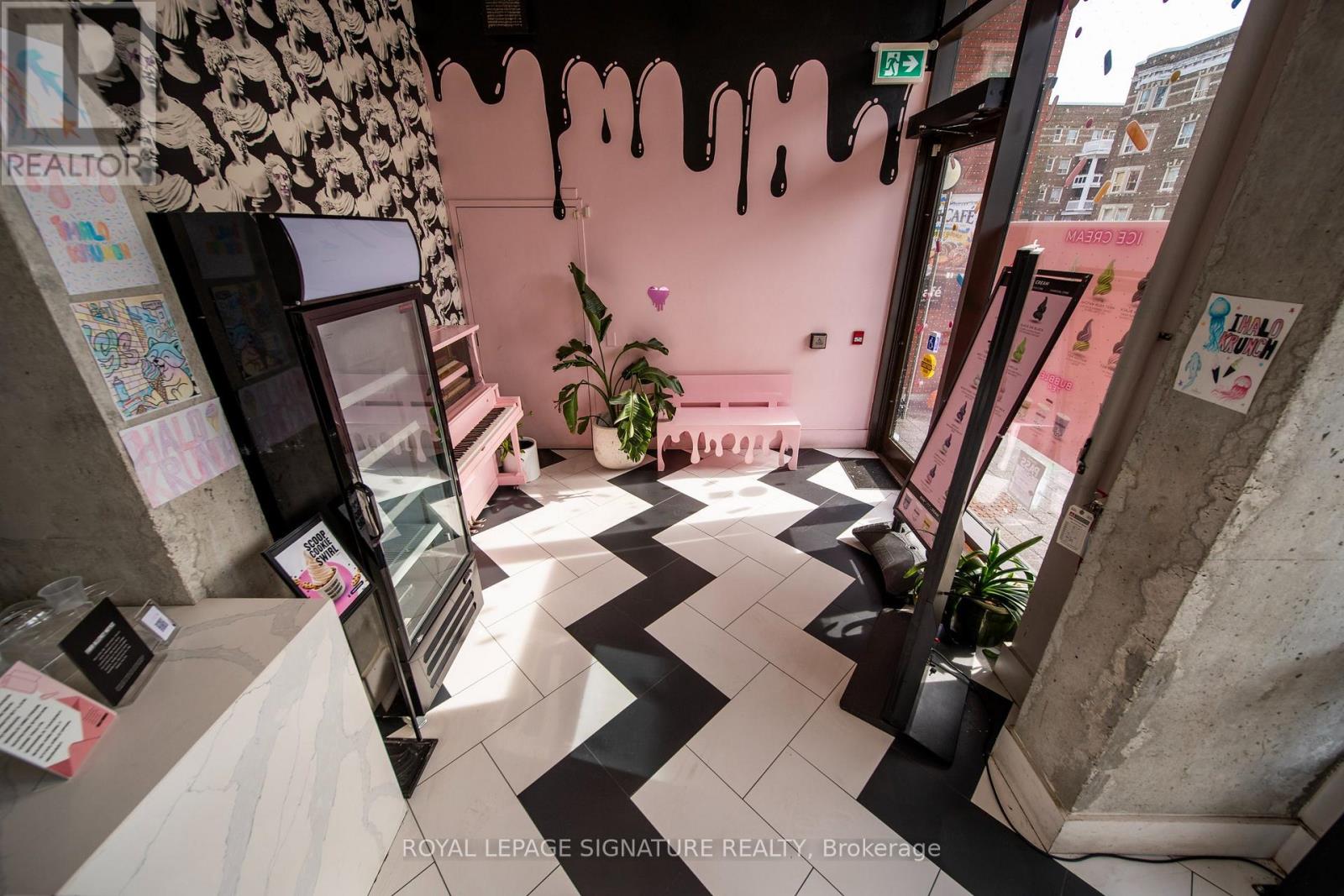 Unit A - 2114 Bloor Street W Property Photo 14