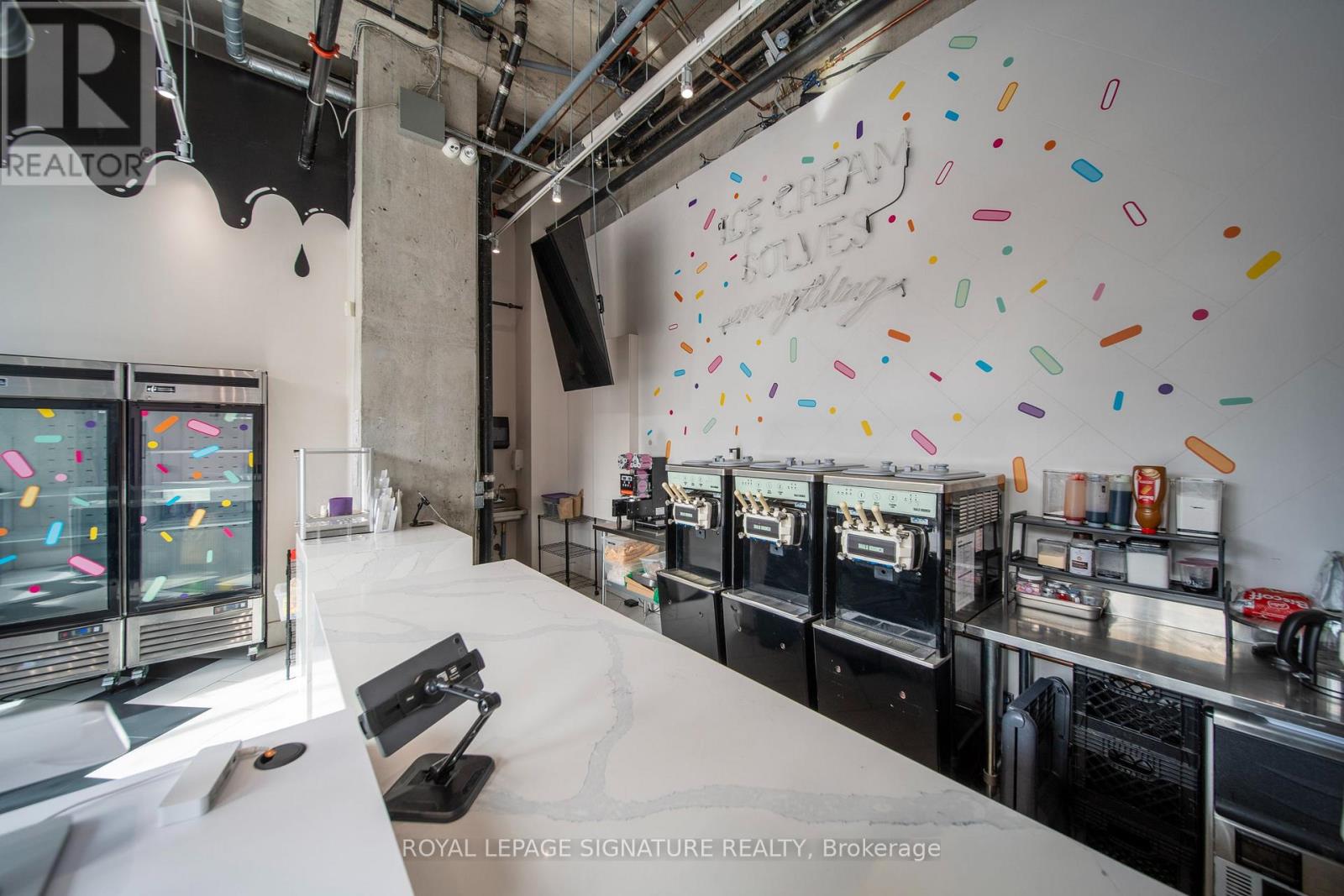 Unit A - 2114 Bloor Street W Property Photo 19