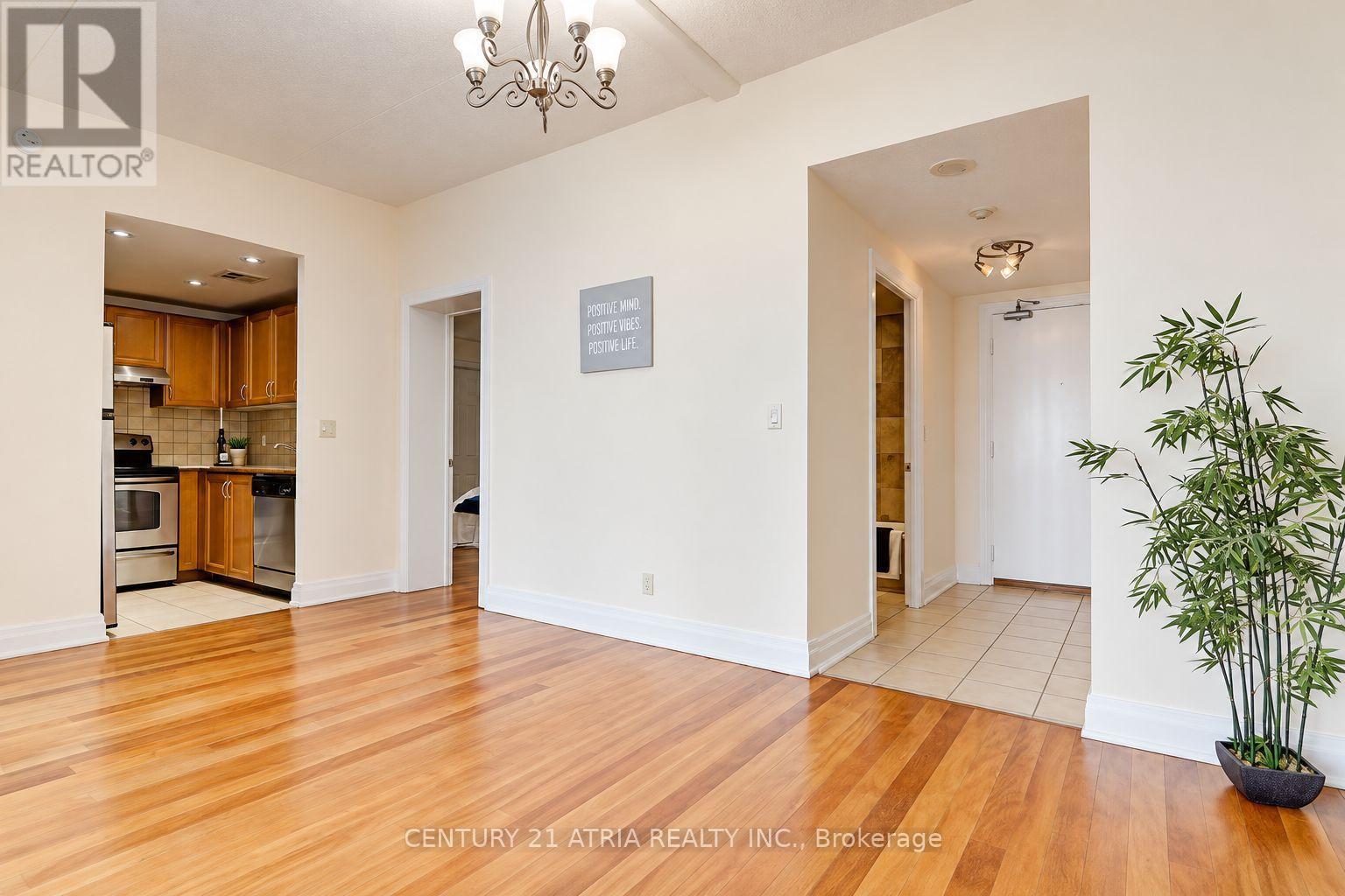 911 - 2737 Keele Street Property Photo 12