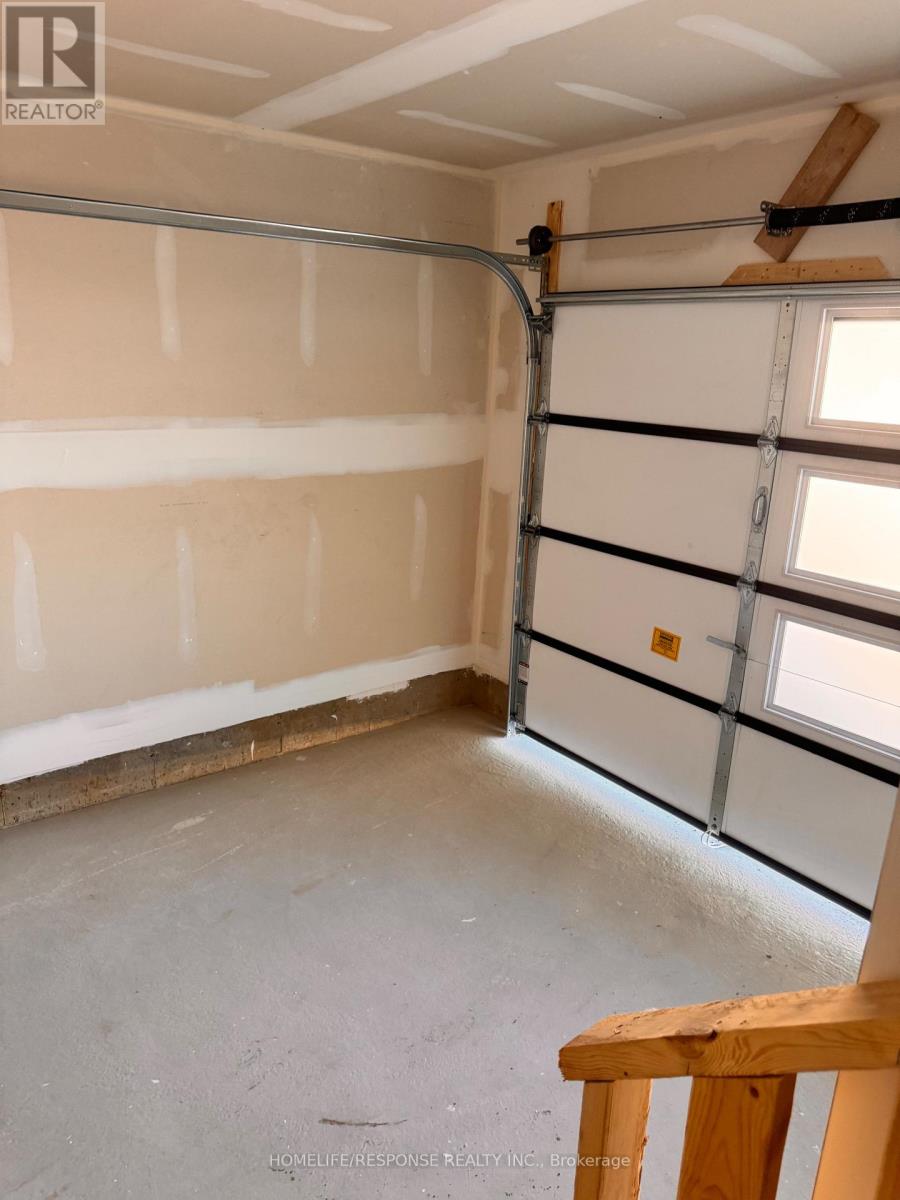 Upper - 74 Fieldfare Road Property Photo 13