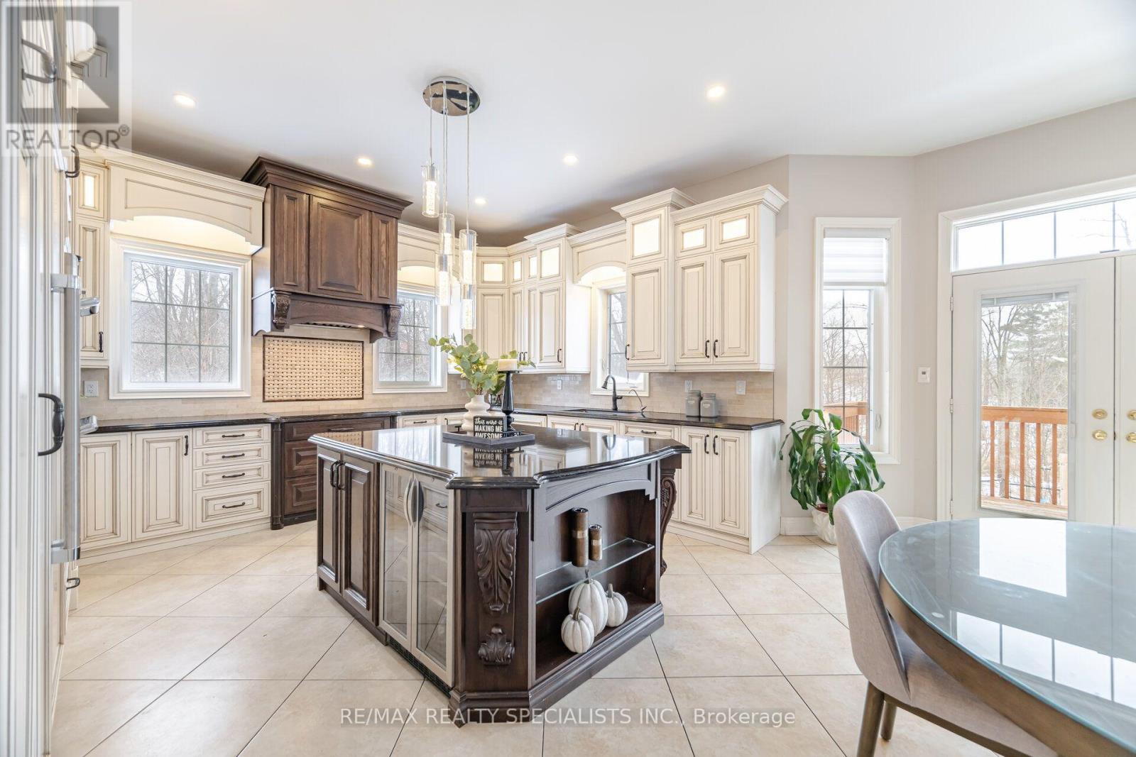 54 Berkwood Hollow Court Property Photo 9