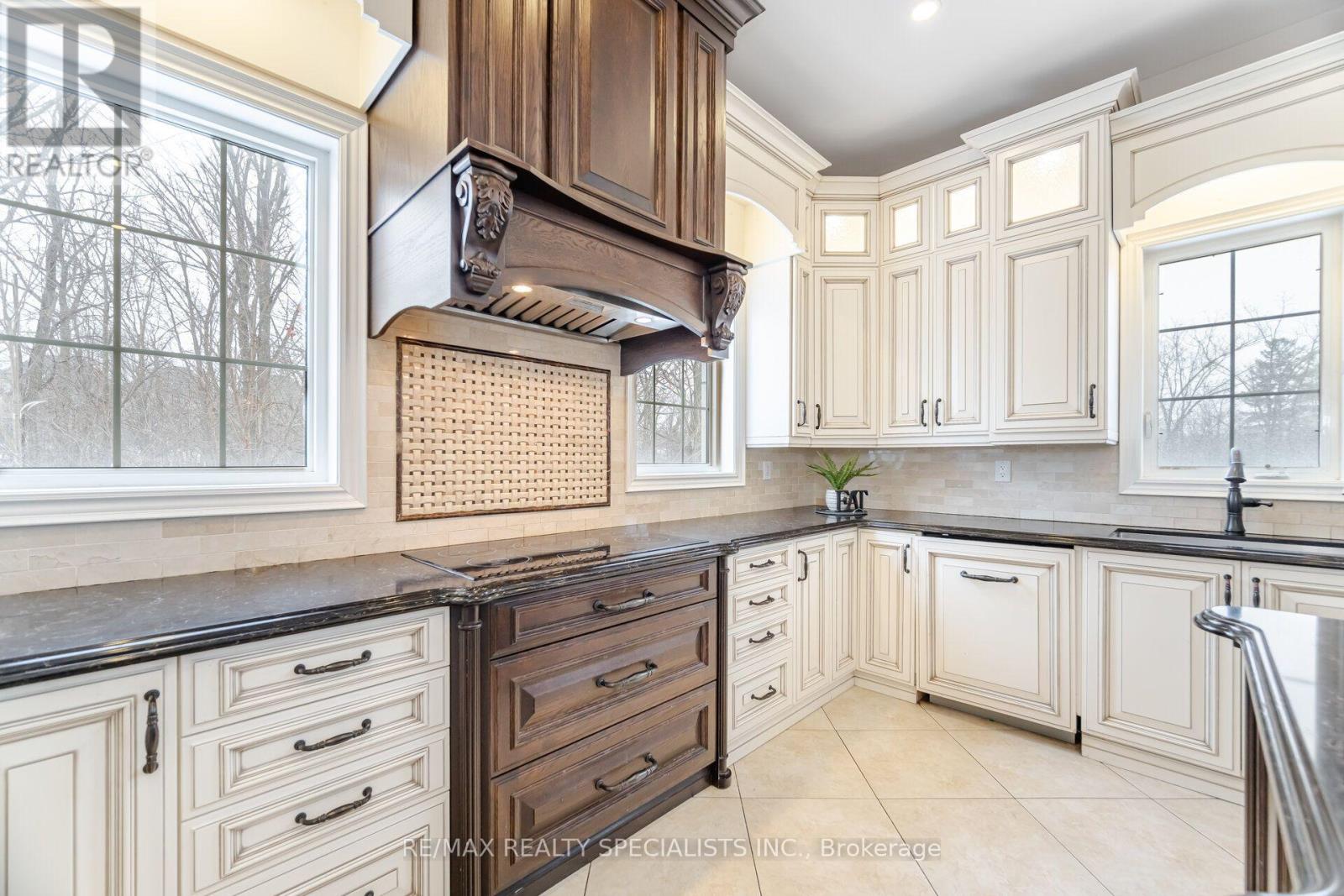 54 Berkwood Hollow Court Property Photo 10