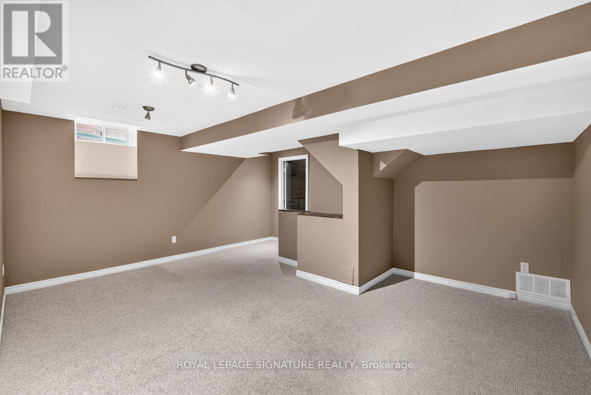 19 Mossgrove Crescent Property Photo 32