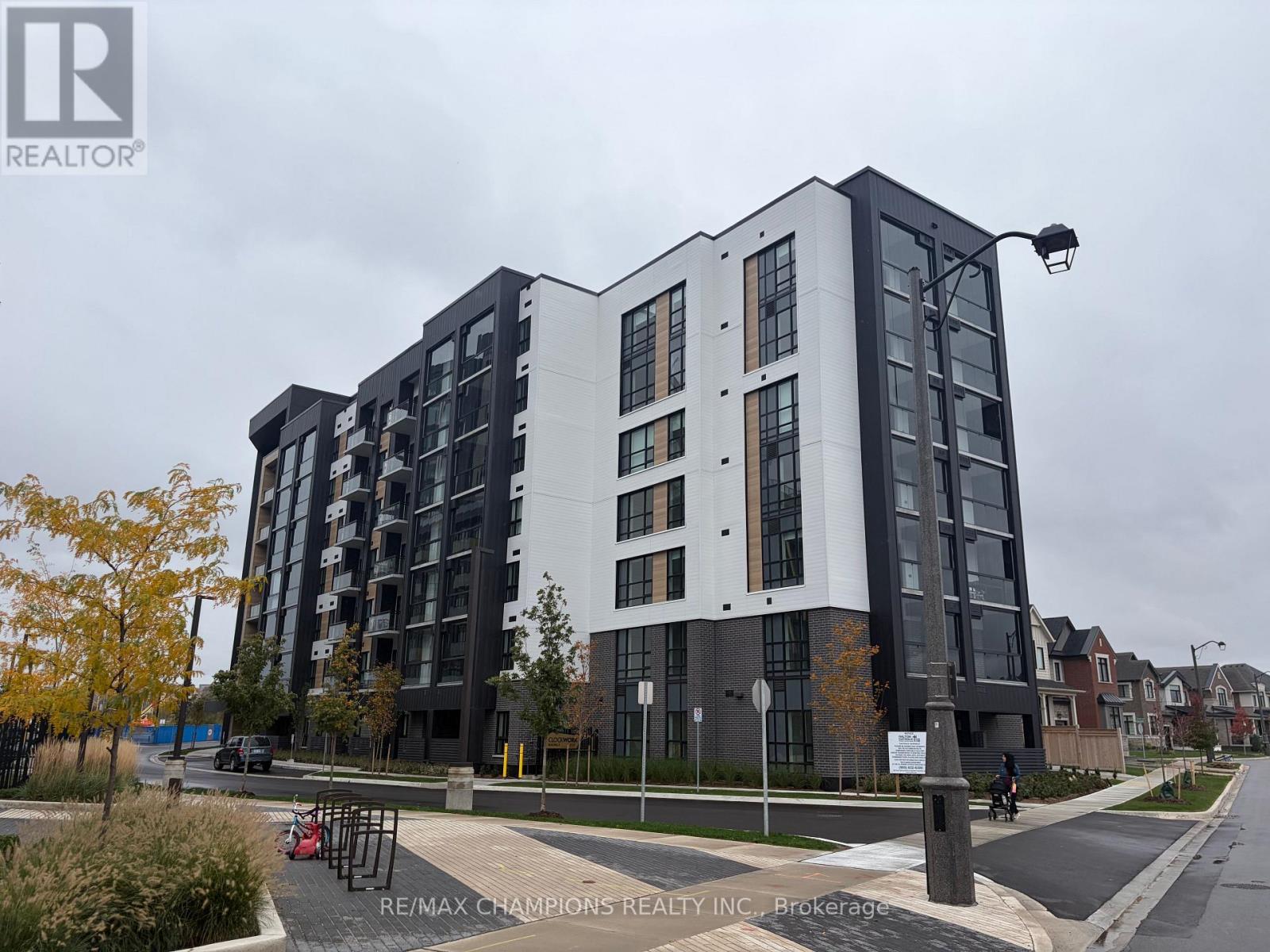 607 - 3008 William Cutmore Boulevard Property Photo 1